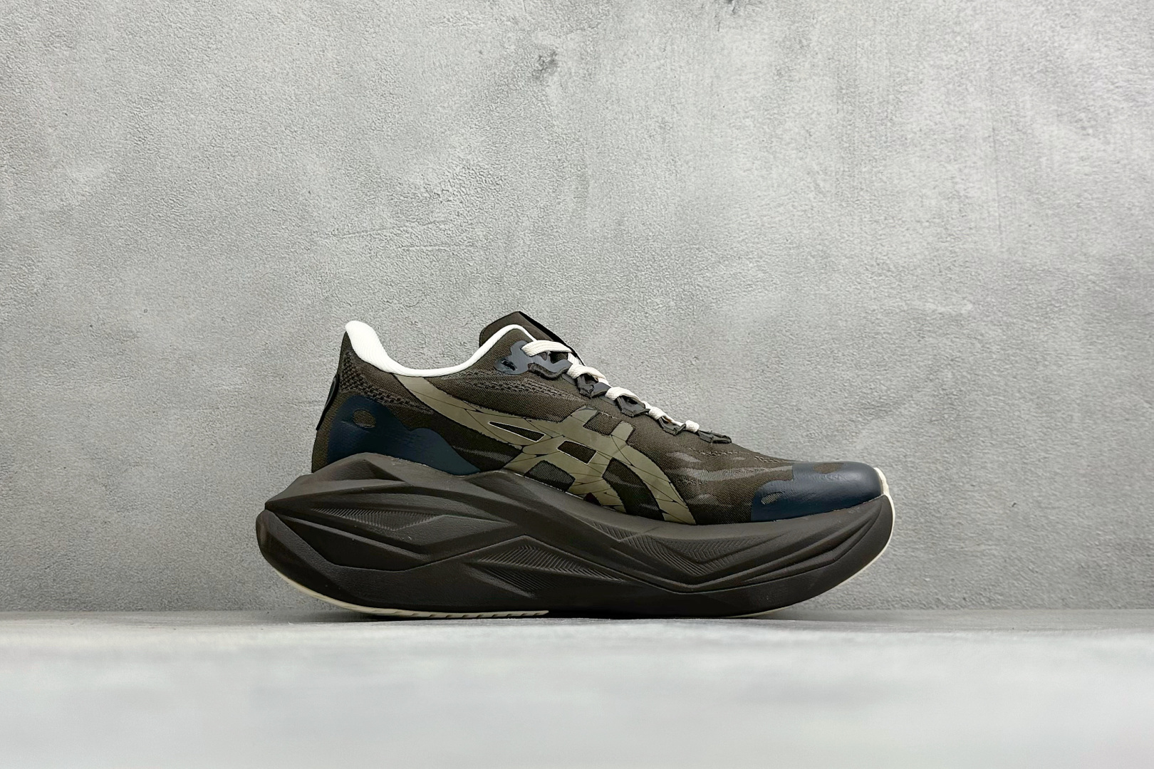 Asics Superblast 3 亚瑟士舒适透气运动跑鞋 货号：1013A188-003 尺码：36 36.5 37