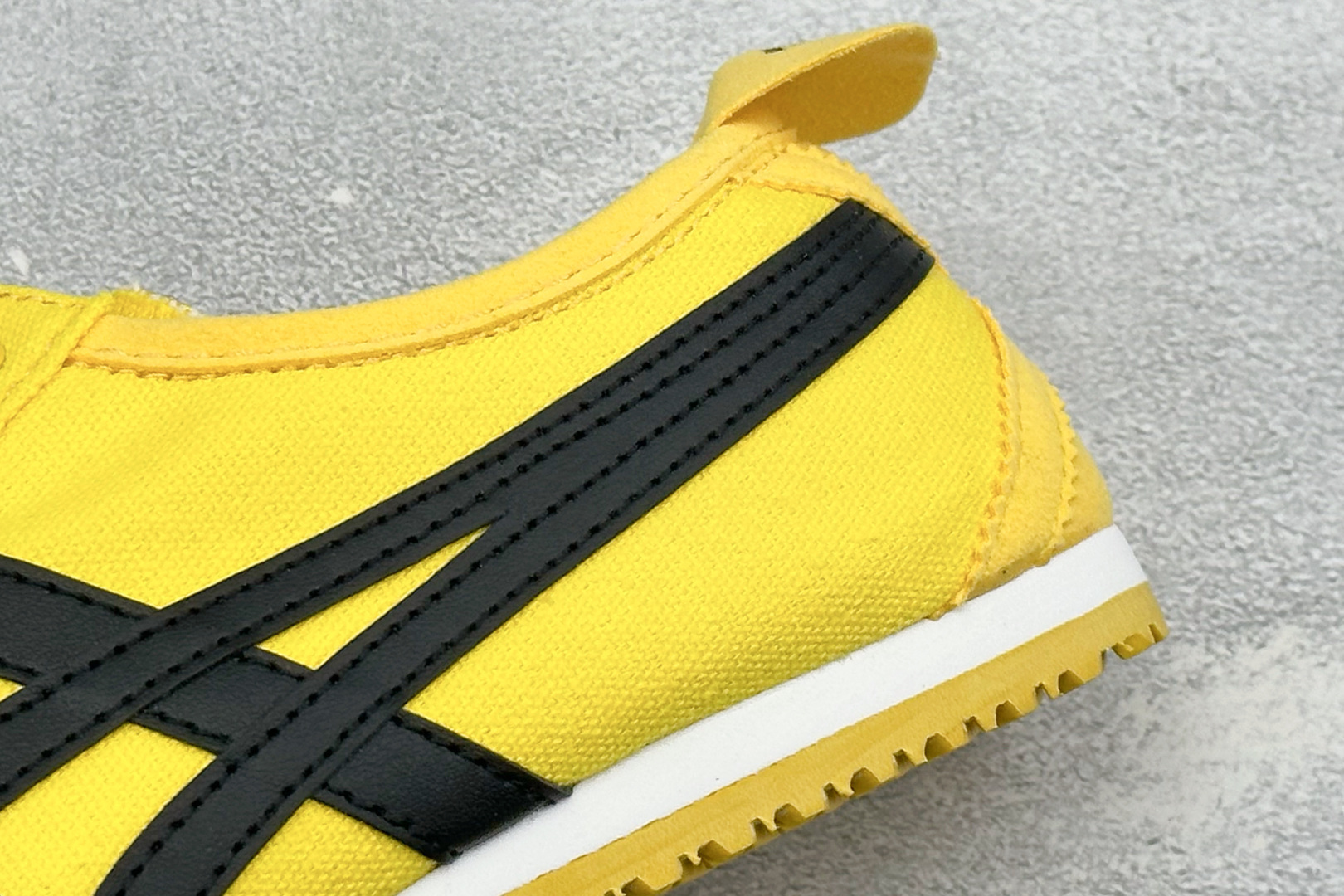 OnitsukaTiger/鬼塚虎 Mexico 66 低帮休闲板鞋 货号：1183A746-750 尺码：36 37 