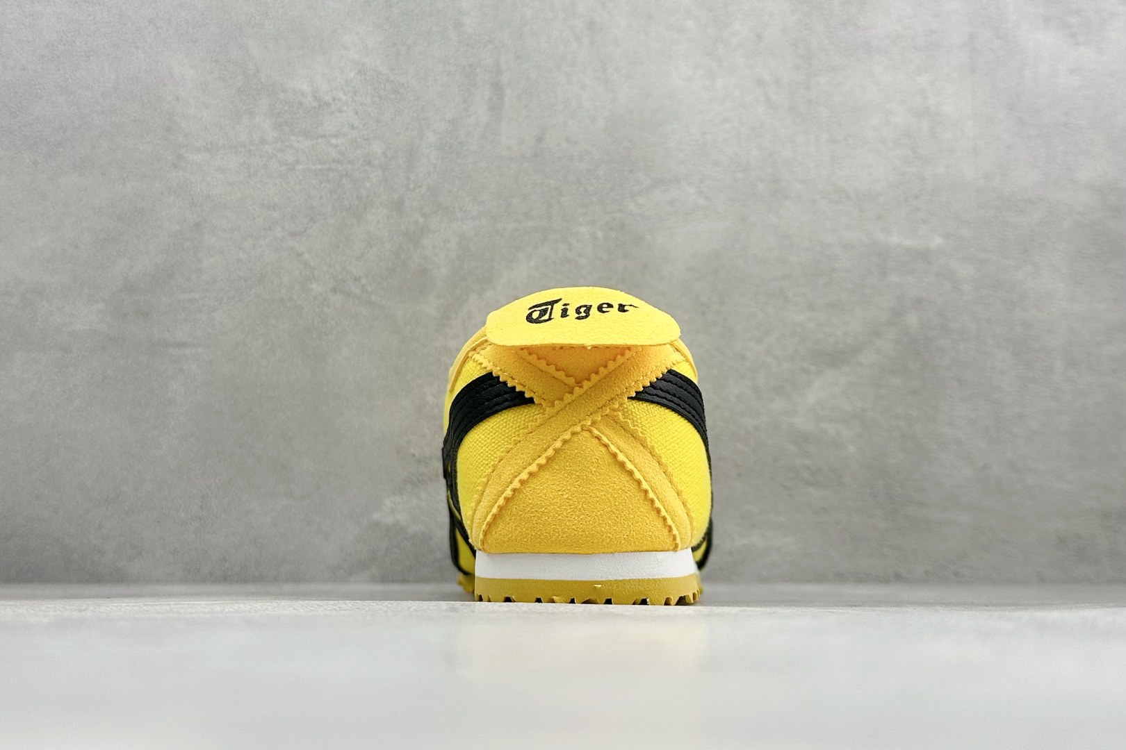 OnitsukaTiger/鬼塚虎 Mexico 66 低帮休闲板鞋 货号：1183A746-750 尺码：36 37 