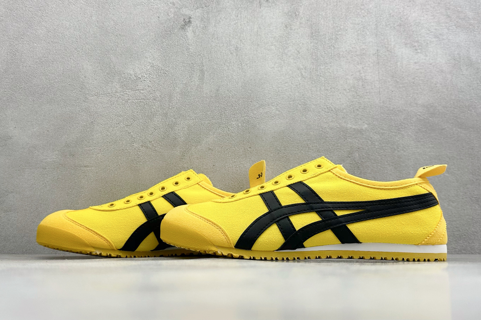 OnitsukaTiger/鬼塚虎 Mexico 66 低帮休闲板鞋 货号：1183A746-750 尺码：36 37 
