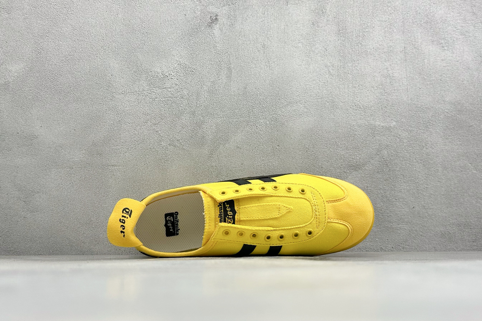 OnitsukaTiger/鬼塚虎 Mexico 66 低帮休闲板鞋 货号：1183A746-750 尺码：36 37 