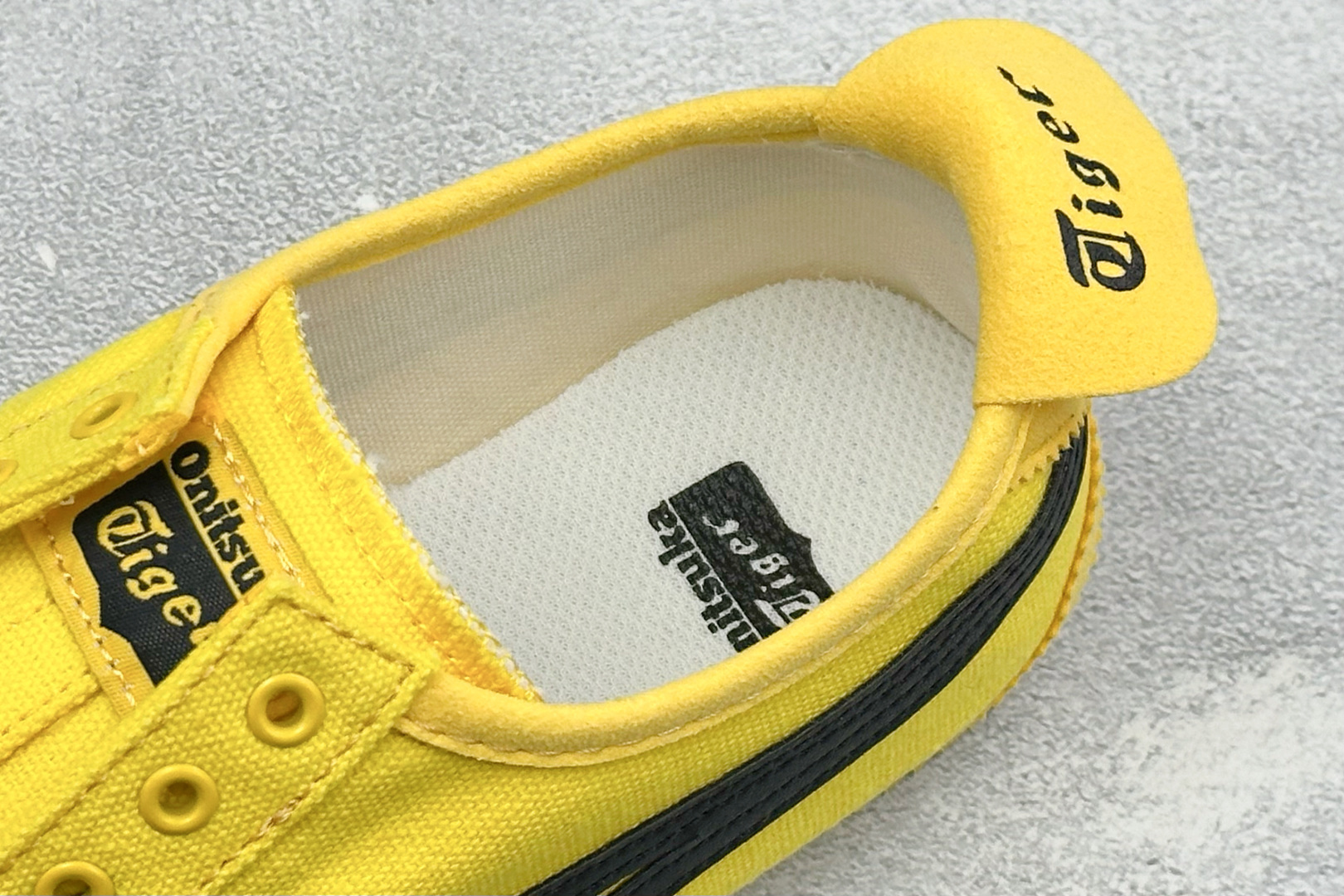 OnitsukaTiger/鬼塚虎 Mexico 66 低帮休闲板鞋 货号：1183A746-750 尺码：36 37 