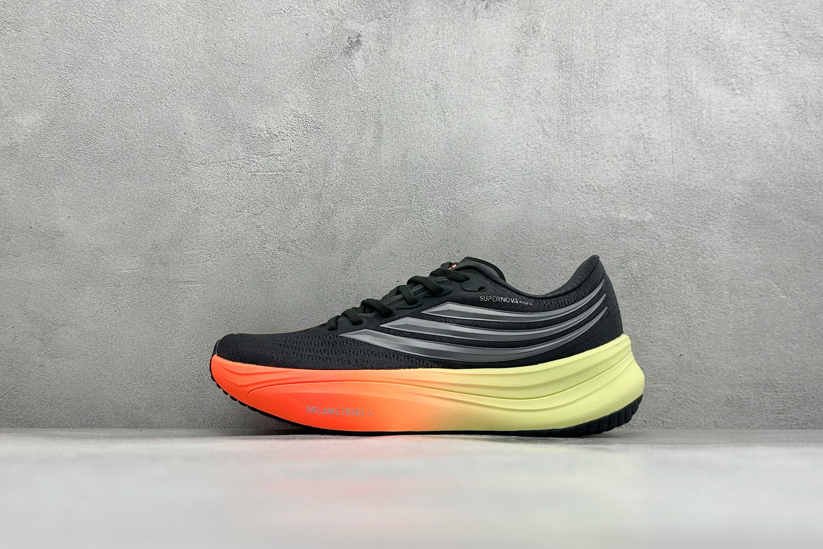 ADIDAS SUPERNOVA RISE 4M 防滑耐磨舒适跑步鞋 采用Dreamstrike+中底,力求为触地添舒适 ADIDAS SUPERNOVA RISE 4M 防滑耐磨舒适跑步鞋 采用Dreamstrike+中底,力求为触地添舒适