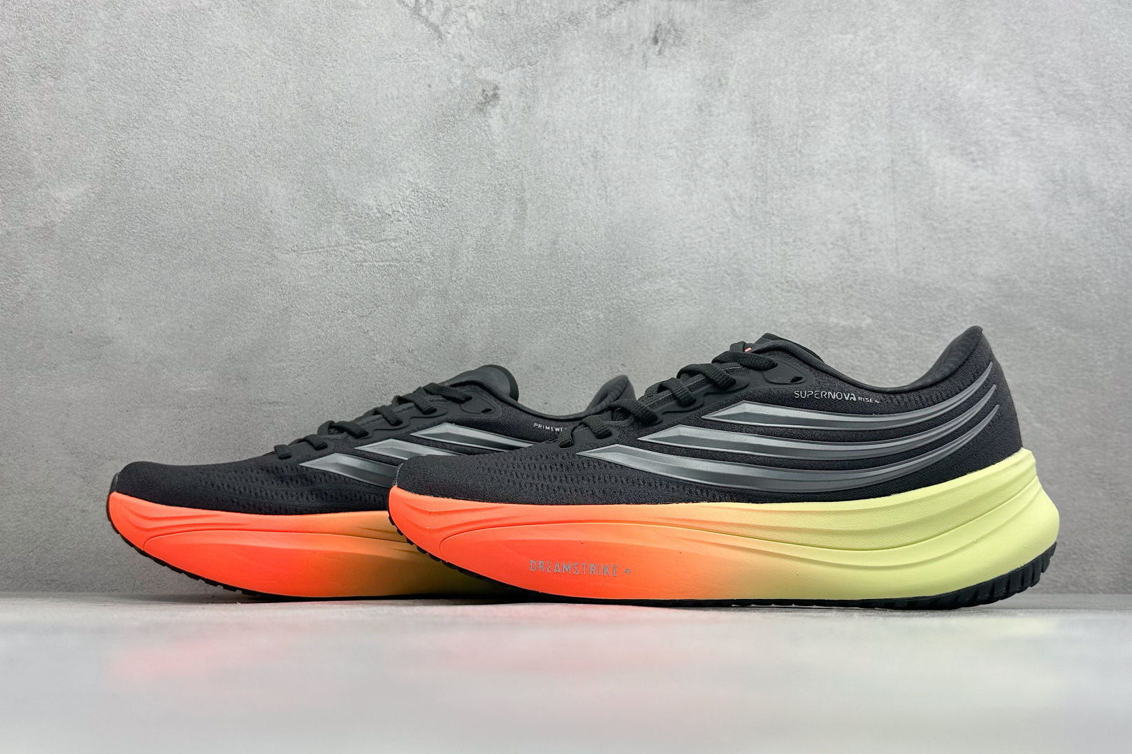 ADIDAS SUPERNOVA RISE 4M 防滑耐磨舒适跑步鞋 采用Dreamstrike+中底,力求为触地添舒适 ADIDAS SUPERNOVA RISE 4M 防滑耐磨舒适跑步鞋 采用Dreamstrike+中底,力求为触地添舒适