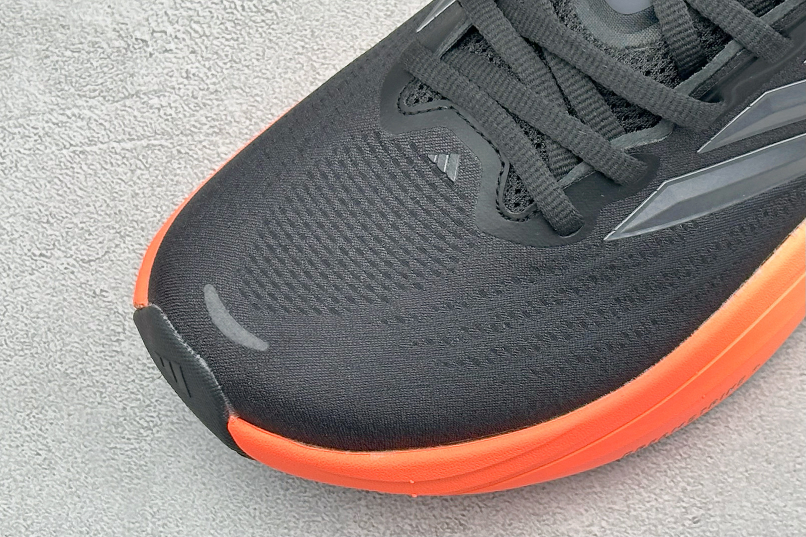 ADIDAS SUPERNOVA RISE 4M 防滑耐磨舒适跑步鞋 采用Dreamstrike+中底,力求为触地添舒适 ADIDAS SUPERNOVA RISE 4M 防滑耐磨舒适跑步鞋 采用Dreamstrike+中底,力求为触地添舒适