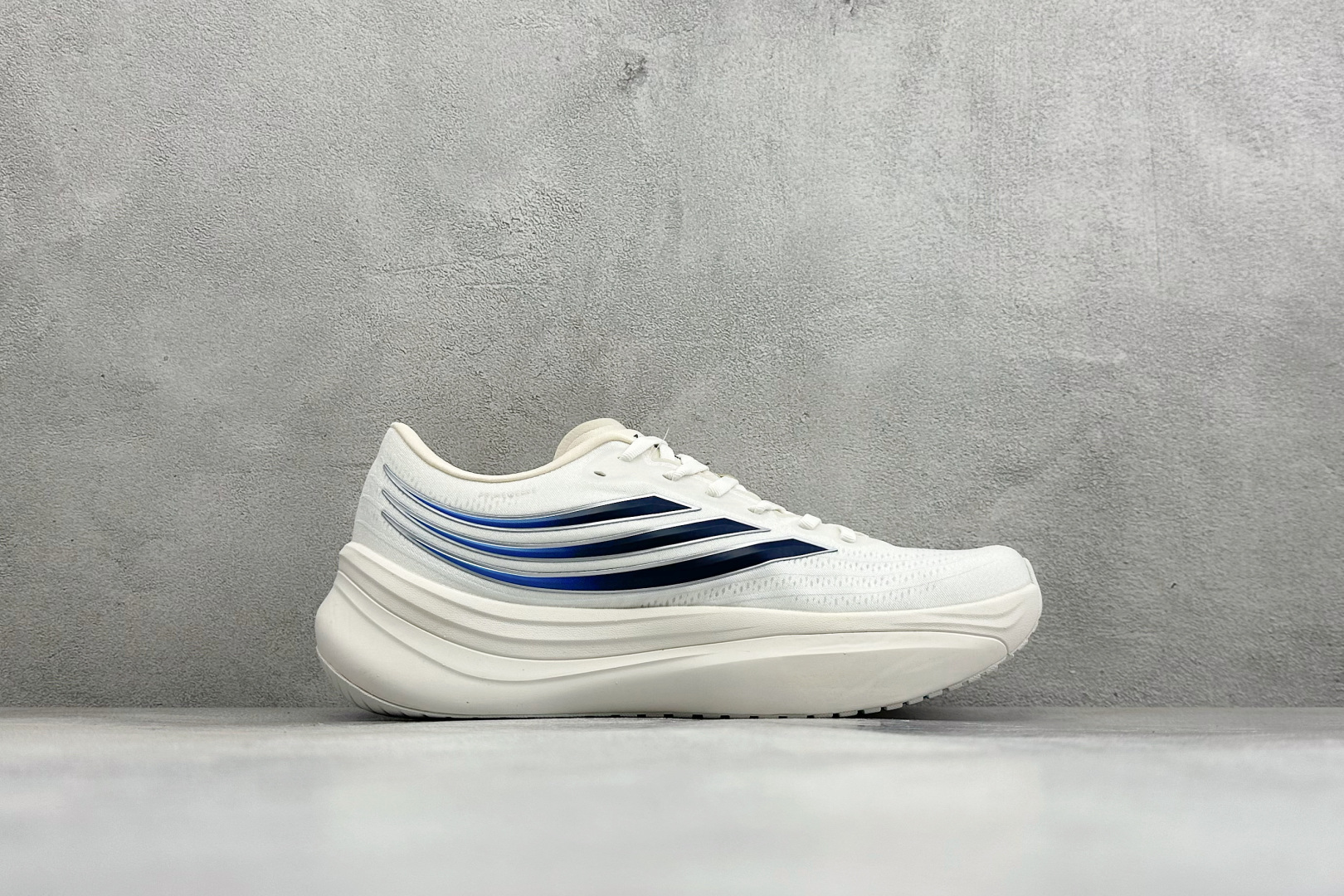 ADIDAS SUPERNOVA RISE 4M 防滑耐磨舒适跑步鞋 采用Dreamstrike+中底,力求为触地添舒适 ADIDAS SUPERNOVA RISE 4M 防滑耐磨舒适跑步鞋 采用Dreamstrike+中底,力求为触地添舒适