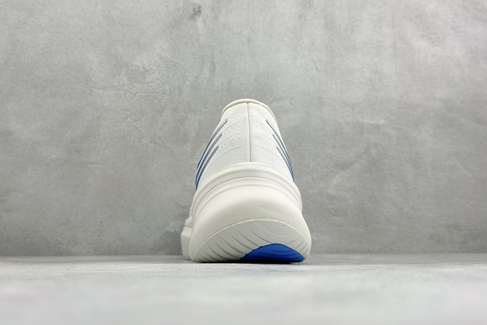ADIDAS SUPERNOVA RISE 4M 防滑耐磨舒适跑步鞋 采用Dreamstrike+中底,力求为触地添舒适 ADIDAS SUPERNOVA RISE 4M 防滑耐磨舒适跑步鞋 采用Dreamstrike+中底,力求为触地添舒适