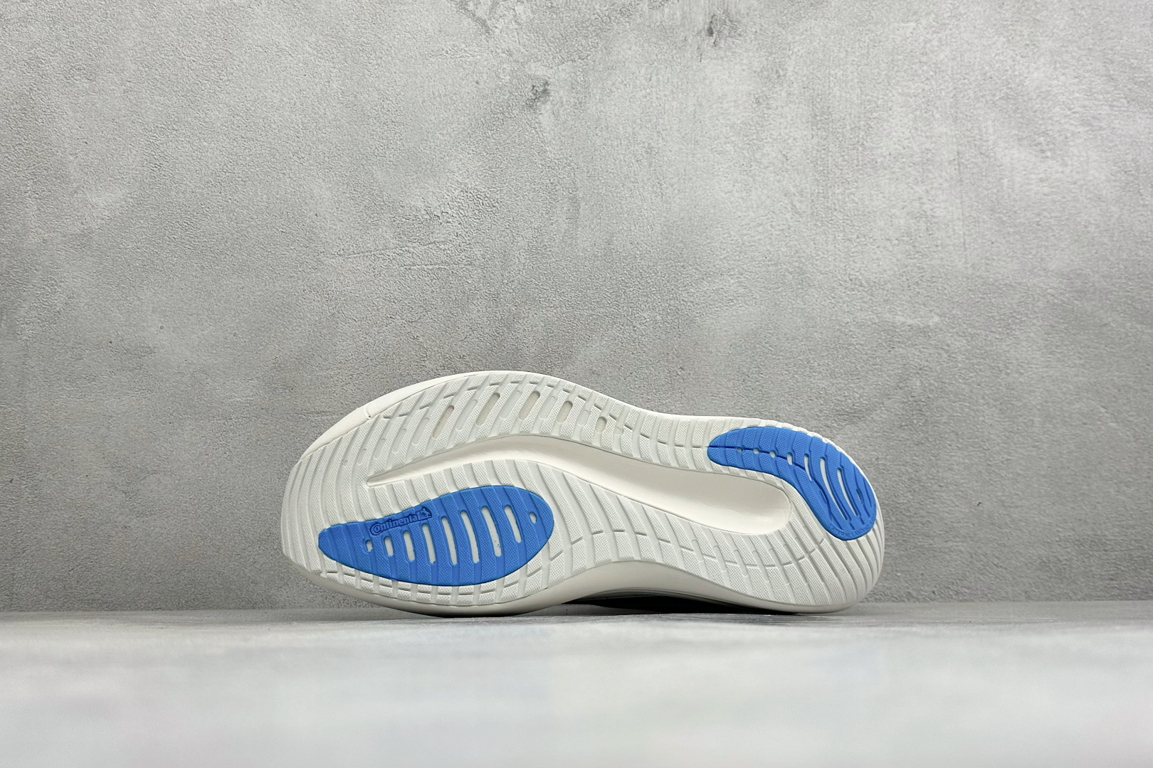 ADIDAS SUPERNOVA RISE 4M 防滑耐磨舒适跑步鞋 采用Dreamstrike+中底,力求为触地添舒适 ADIDAS SUPERNOVA RISE 4M 防滑耐磨舒适跑步鞋 采用Dreamstrike+中底,力求为触地添舒适
