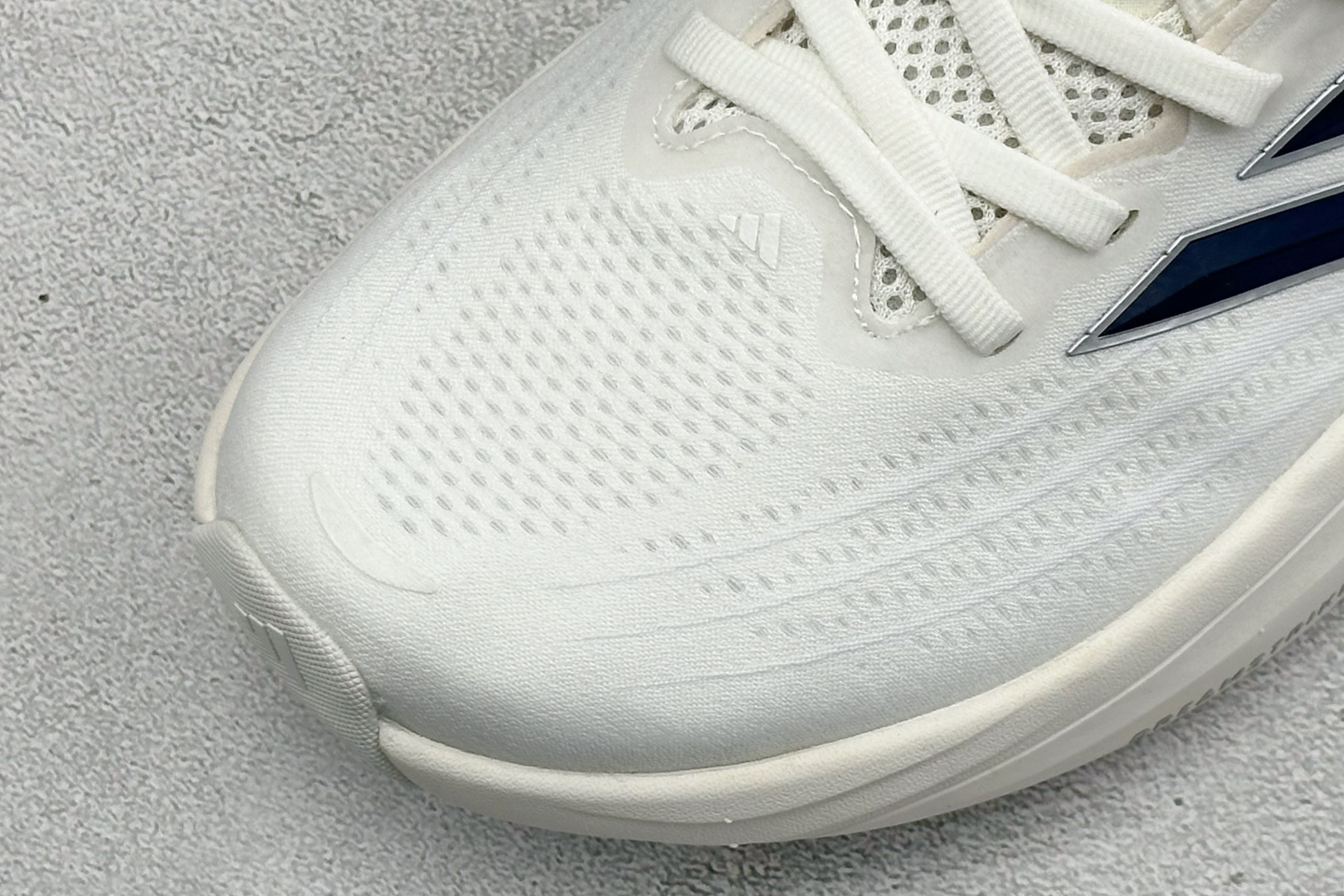 ADIDAS SUPERNOVA RISE 4M 防滑耐磨舒适跑步鞋 采用Dreamstrike+中底,力求为触地添舒适 ADIDAS SUPERNOVA RISE 4M 防滑耐磨舒适跑步鞋 采用Dreamstrike+中底,力求为触地添舒适