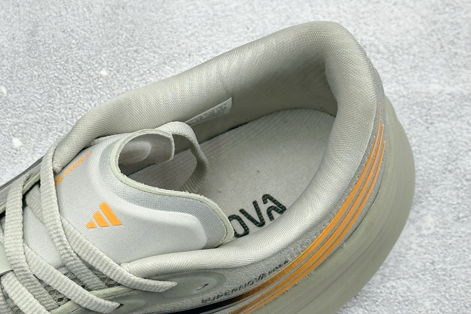 ADIDAS SUPERNOVA RISE 4M 防滑耐磨舒适跑步鞋 采用Dreamstrike+中底,力求为触地添舒适 ADIDAS SUPERNOVA RISE 4M 防滑耐磨舒适跑步鞋 采用Dreamstrike+中底,力求为触地添舒适