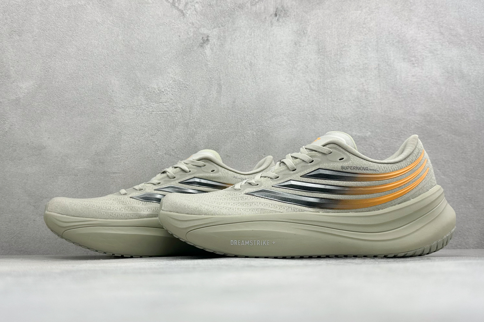 ADIDAS SUPERNOVA RISE 4M 防滑耐磨舒适跑步鞋 采用Dreamstrike+中底,力求为触地添舒适 ADIDAS SUPERNOVA RISE 4M 防滑耐磨舒适跑步鞋 采用Dreamstrike+中底,力求为触地添舒适