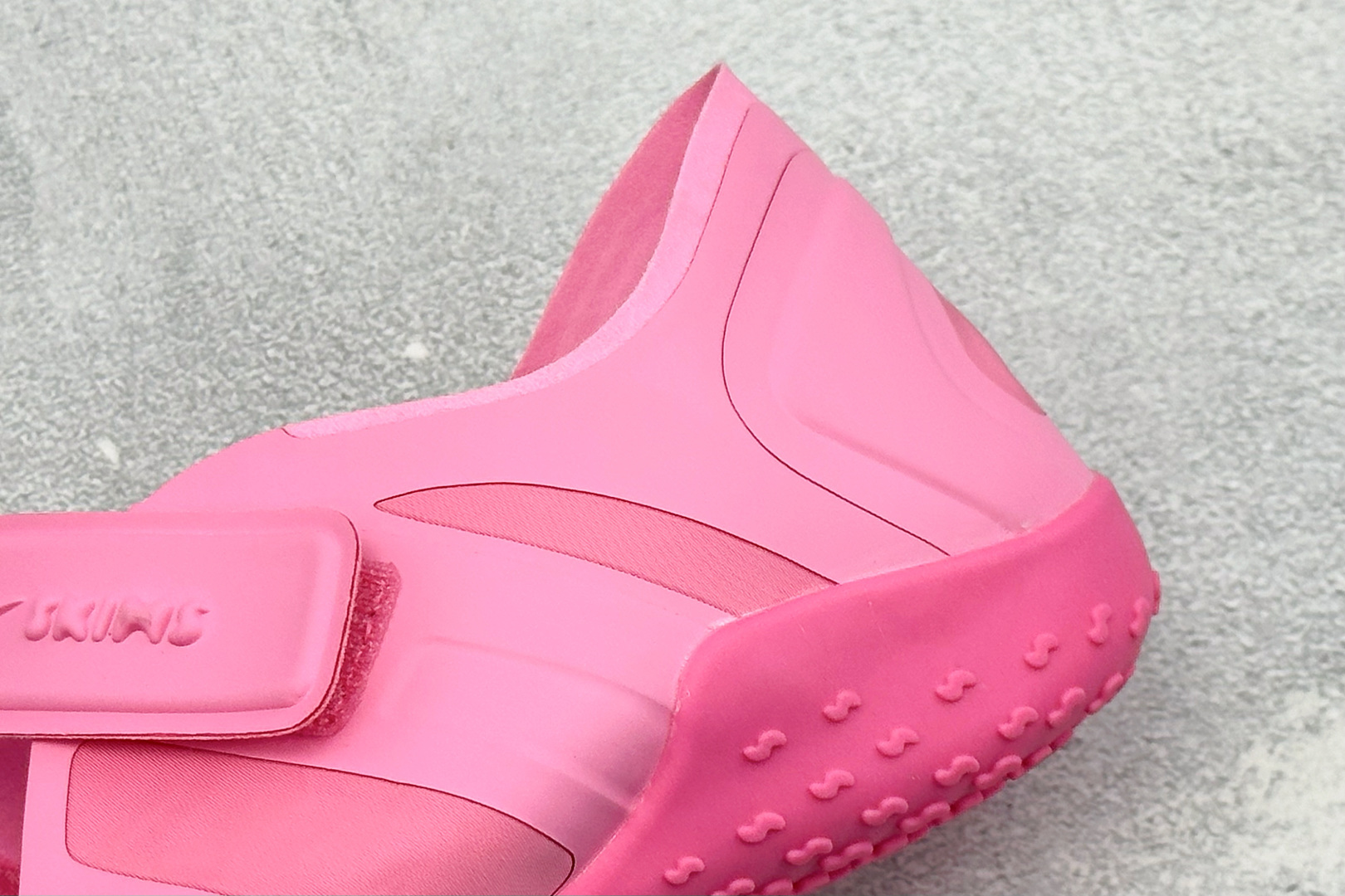 X版NIKE SKIMS RIFT SATIN 街头感舒适贴合 防滑耐磨 低帮生活休闲鞋 货号：IQ7694-600 尺