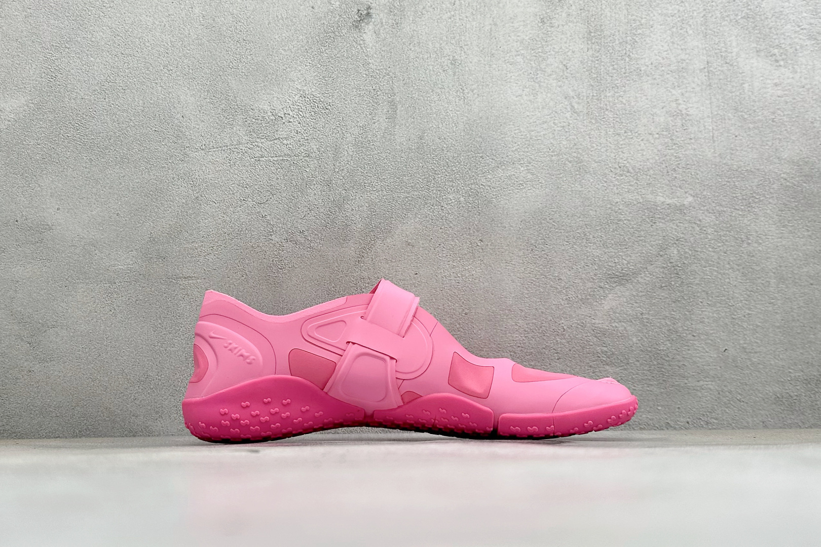 X版NIKE SKIMS RIFT SATIN 街头感舒适贴合 防滑耐磨 低帮生活休闲鞋 货号：IQ7694-600 尺