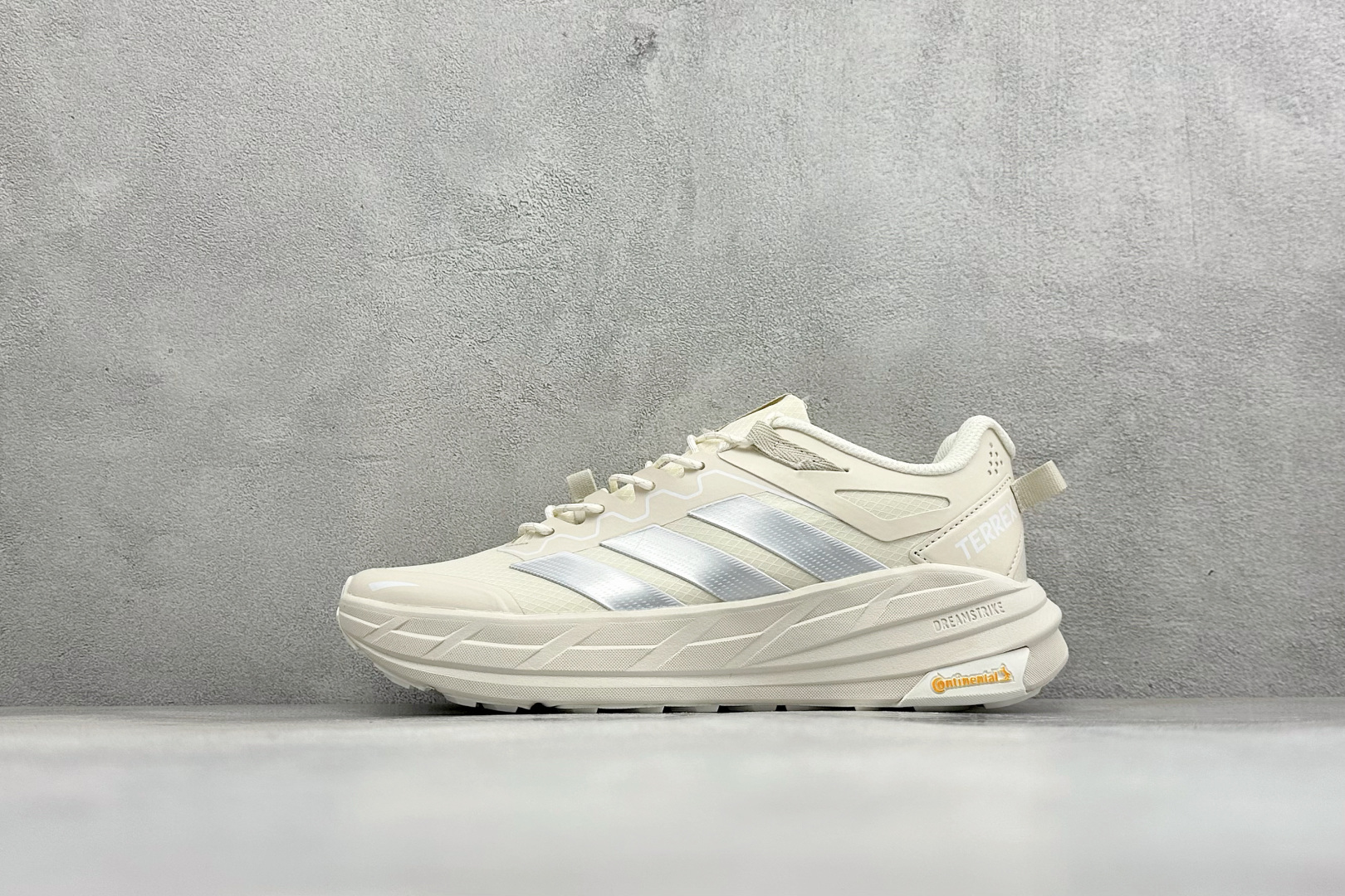 YD版Adidas TERREX FREEHIKER LT 防滑耐磨运动跑鞋 鞋底会比大齿花的越野底更防滑 搭配GORE YD版Adidas TERREX FREEHIKER LT 防滑耐磨运动跑鞋 鞋底会比大齿花的越野底更防滑 搭配GORE
