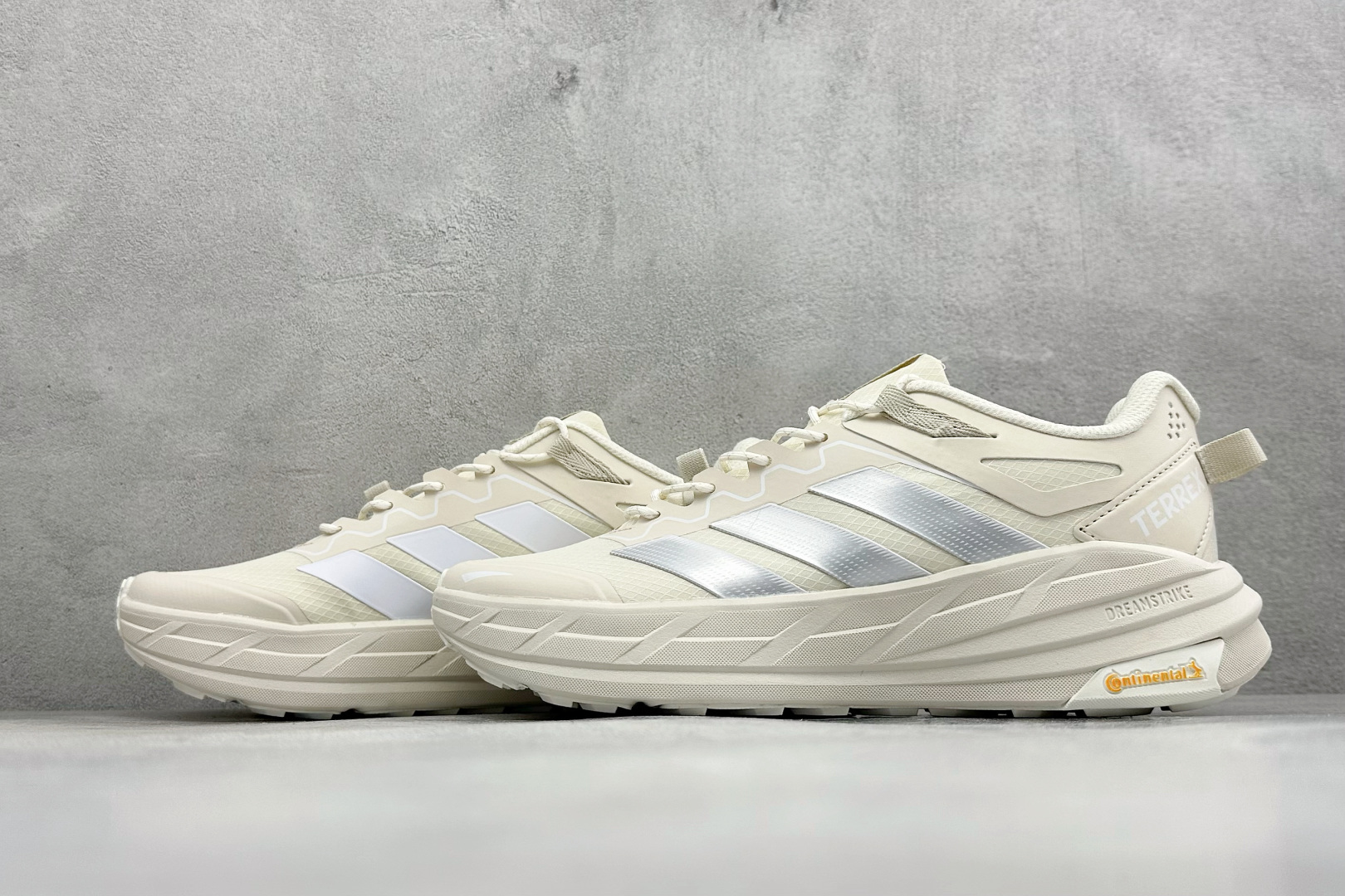 YD版Adidas TERREX FREEHIKER LT 防滑耐磨运动跑鞋 鞋底会比大齿花的越野底更防滑 搭配GORE YD版Adidas TERREX FREEHIKER LT 防滑耐磨运动跑鞋 鞋底会比大齿花的越野底更防滑 搭配GORE