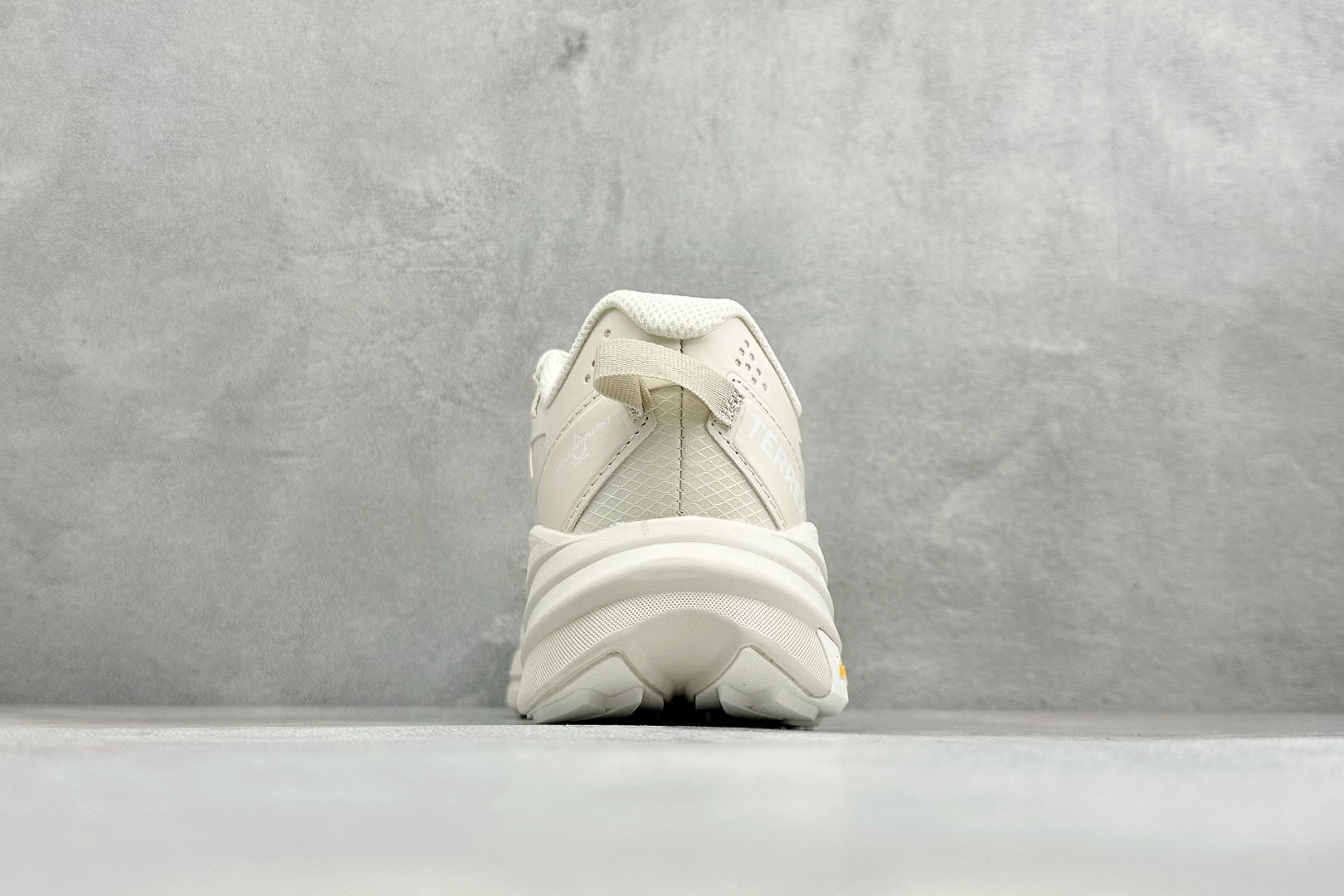 YD版Adidas TERREX FREEHIKER LT 防滑耐磨运动跑鞋 鞋底会比大齿花的越野底更防滑 搭配GORE YD版Adidas TERREX FREEHIKER LT 防滑耐磨运动跑鞋 鞋底会比大齿花的越野底更防滑 搭配GORE