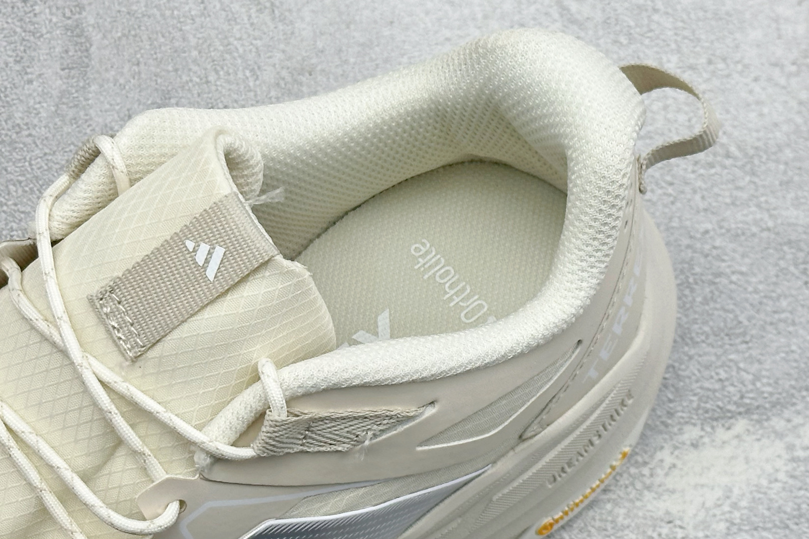 YD版Adidas TERREX FREEHIKER LT 防滑耐磨运动跑鞋 鞋底会比大齿花的越野底更防滑 搭配GORE YD版Adidas TERREX FREEHIKER LT 防滑耐磨运动跑鞋 鞋底会比大齿花的越野底更防滑 搭配GORE