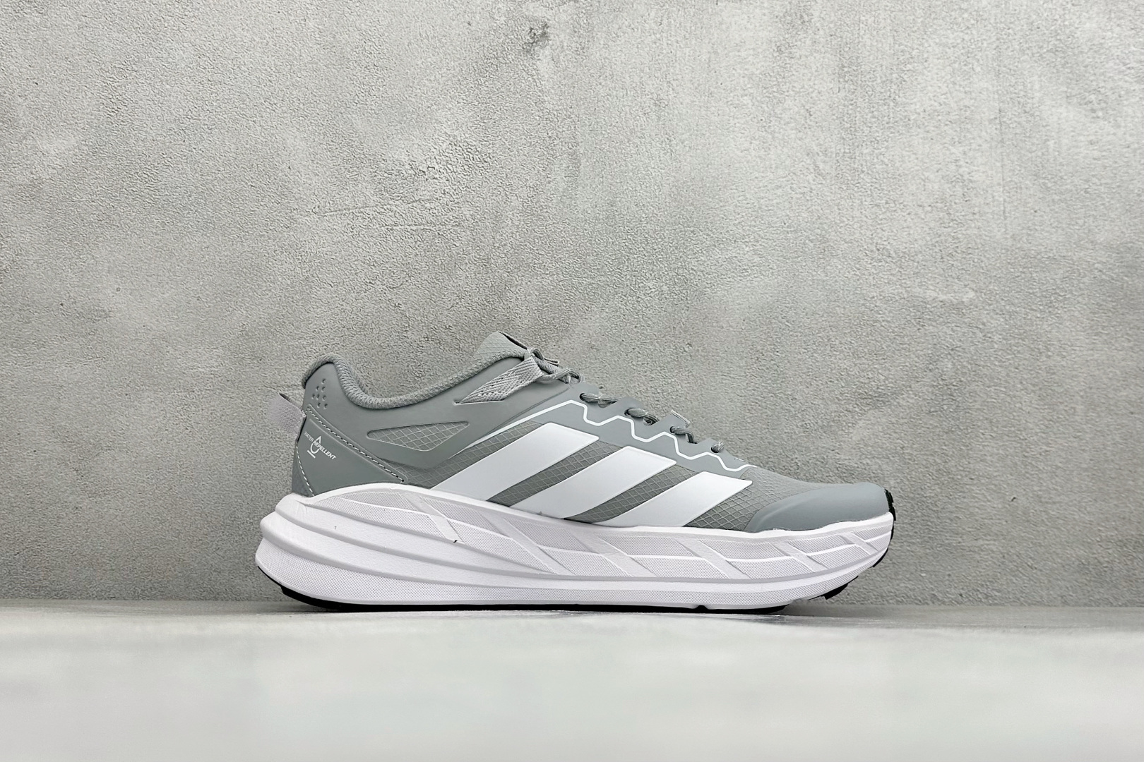 YD版Adidas TERREX FREEHIKER LT 防滑耐磨运动跑鞋 鞋底会比大齿花的越野底更防滑 搭配GORE YD版Adidas TERREX FREEHIKER LT 防滑耐磨运动跑鞋 鞋底会比大齿花的越野底更防滑 搭配GORE
