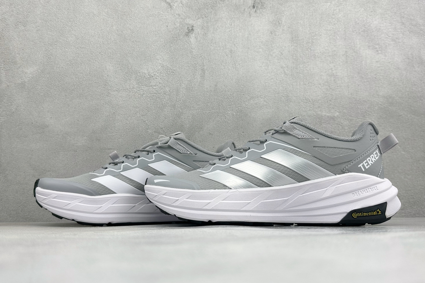 YD版Adidas TERREX FREEHIKER LT 防滑耐磨运动跑鞋 鞋底会比大齿花的越野底更防滑 搭配GORE YD版Adidas TERREX FREEHIKER LT 防滑耐磨运动跑鞋 鞋底会比大齿花的越野底更防滑 搭配GORE
