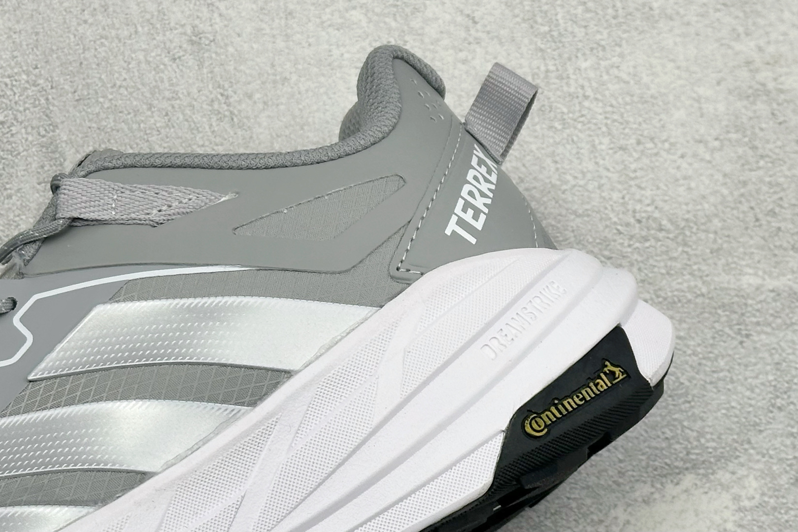 YD版Adidas TERREX FREEHIKER LT 防滑耐磨运动跑鞋 鞋底会比大齿花的越野底更防滑 搭配GORE YD版Adidas TERREX FREEHIKER LT 防滑耐磨运动跑鞋 鞋底会比大齿花的越野底更防滑 搭配GORE