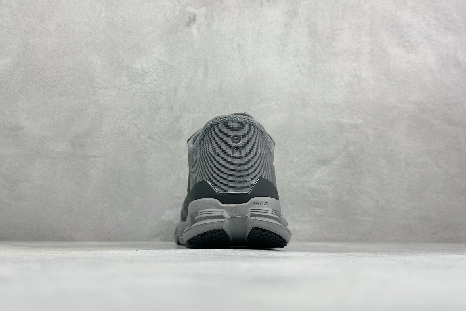 ZC版On昂跑 Cloud X 4 系列低帮轻量舒适多功能休闲运动鞋 采用工程飞织网布组合再生聚酯纤维鞋面材质搭载独家隐