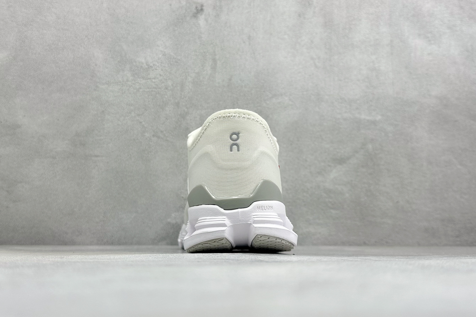 ZC版On昂跑 Cloud X 4 系列低帮轻量舒适多功能休闲运动鞋 采用工程飞织网布组合再生聚酯纤维鞋面材质搭载独家隐