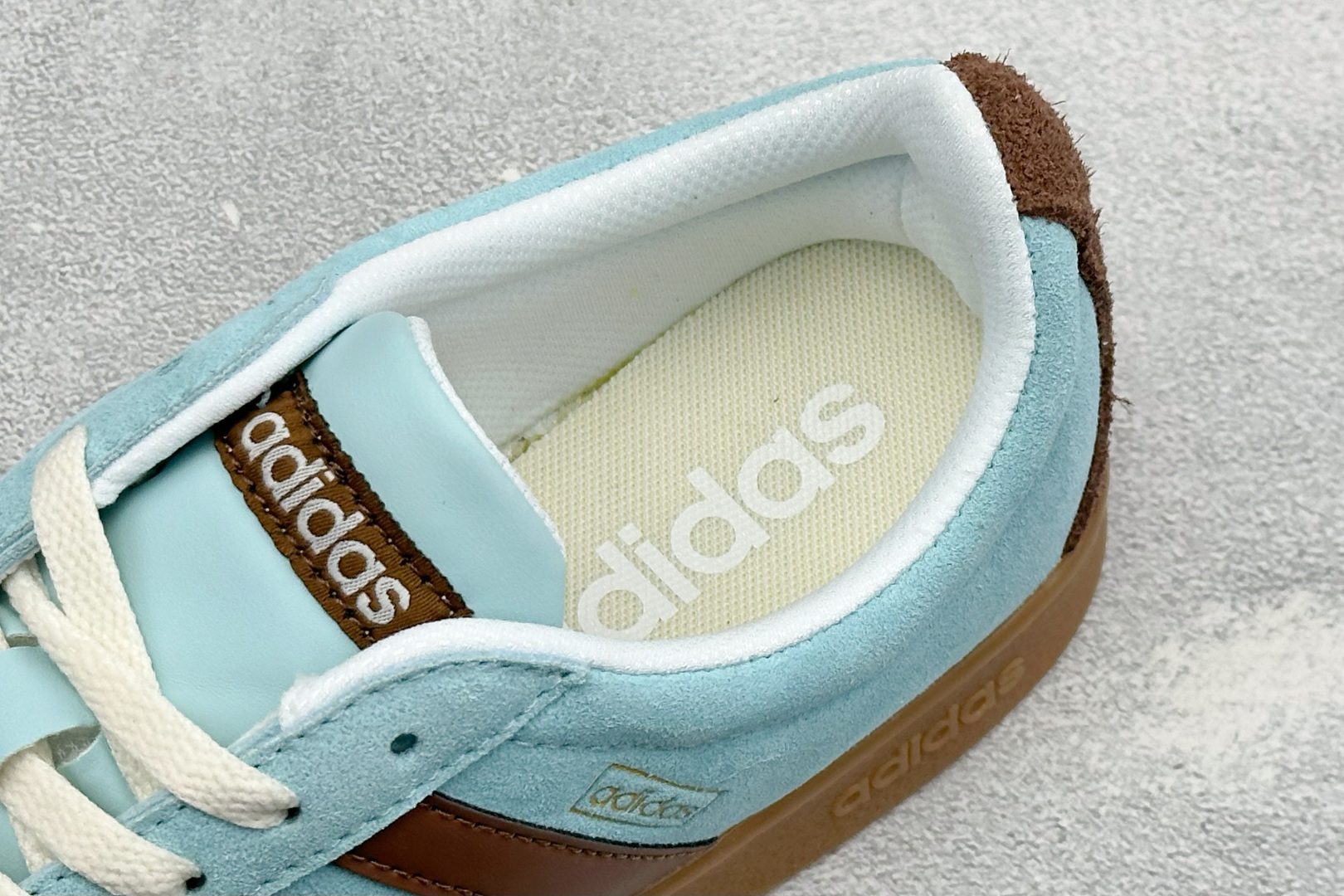 ZC版Adidas VL COURT CLASSIC 时尚舒适 防滑耐磨 运动休闲低帮板鞋 货号：KK3772 尺码：3