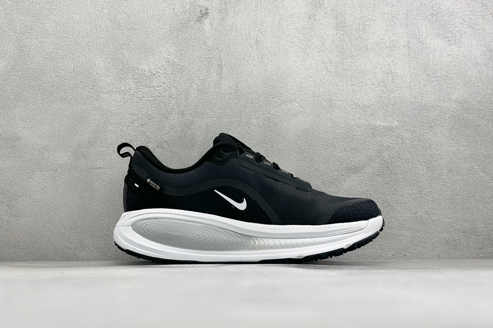 FS版Nike Air Zoom Vomero 18 GTX 缓震休闲跑鞋 货号：HQE98-025 尺码：36-45 