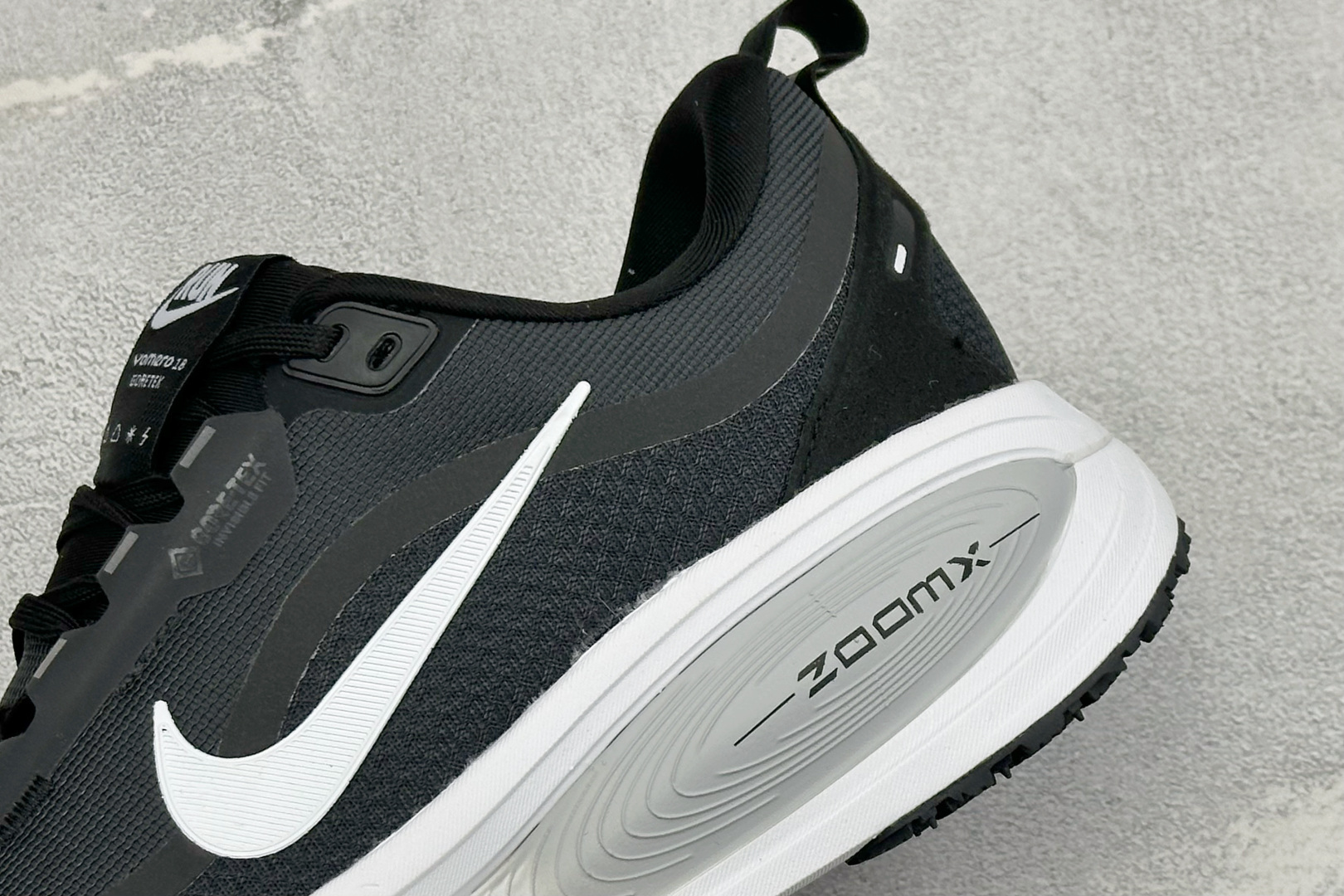 FS版Nike Air Zoom Vomero 18 GTX 缓震休闲跑鞋 货号：HQE98-025 尺码：36-45 