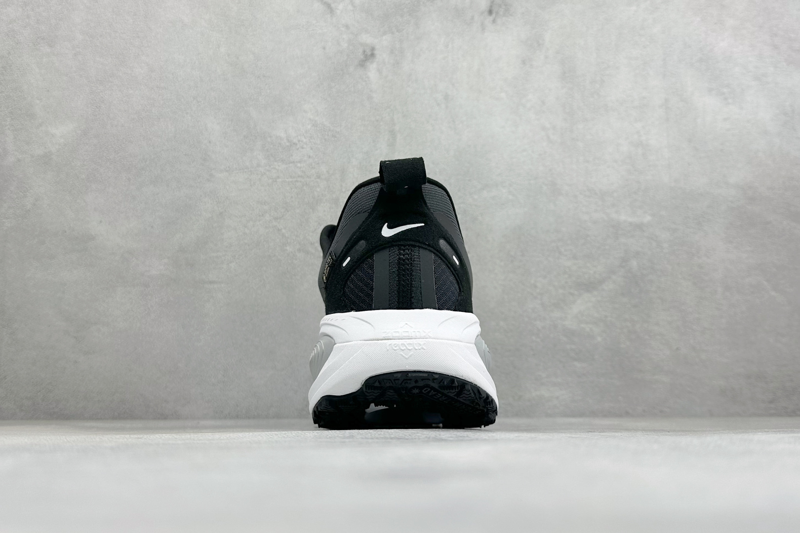FS版Nike Air Zoom Vomero 18 GTX 缓震休闲跑鞋 货号：HQE98-025 尺码：36-45 