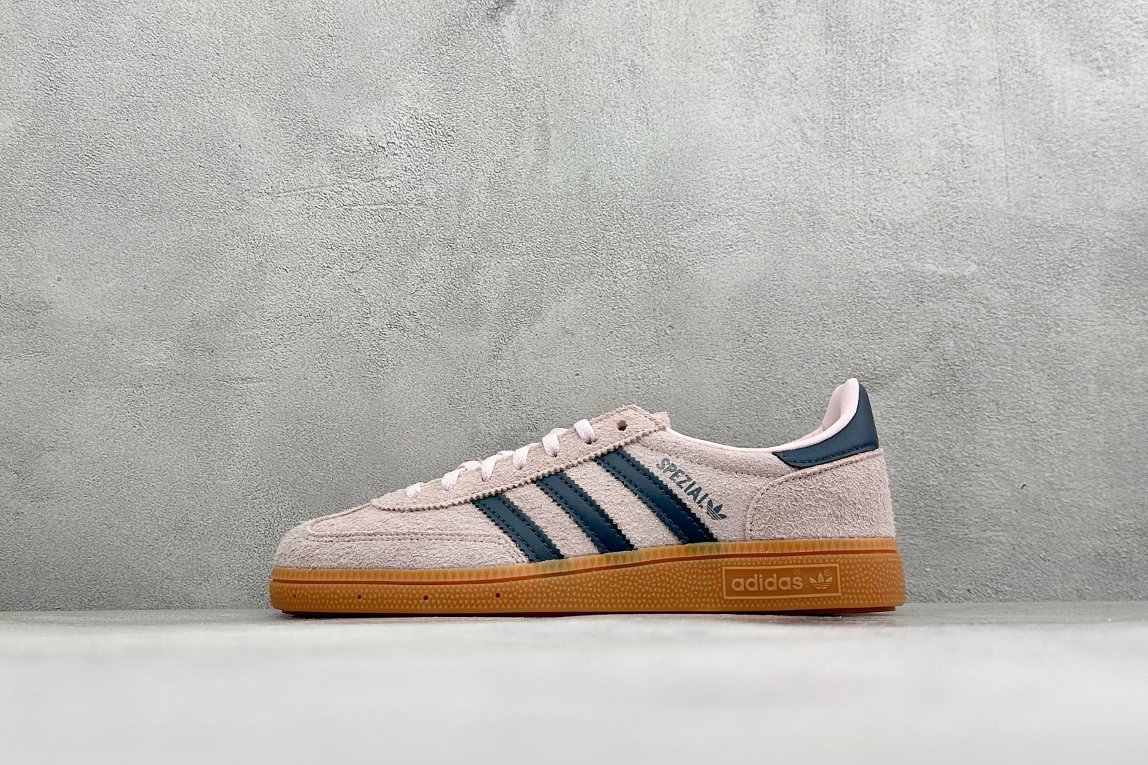 福利特价 Adidas Handball Spezial 麂皮阿迪经典复古休闲板鞋 #原厂原档案开发出品 皮料切割干净无 福利特价 Adidas Handball Spezial 麂皮阿迪经典复古休闲板鞋 #原厂原档案开发出品 皮料切割干净无