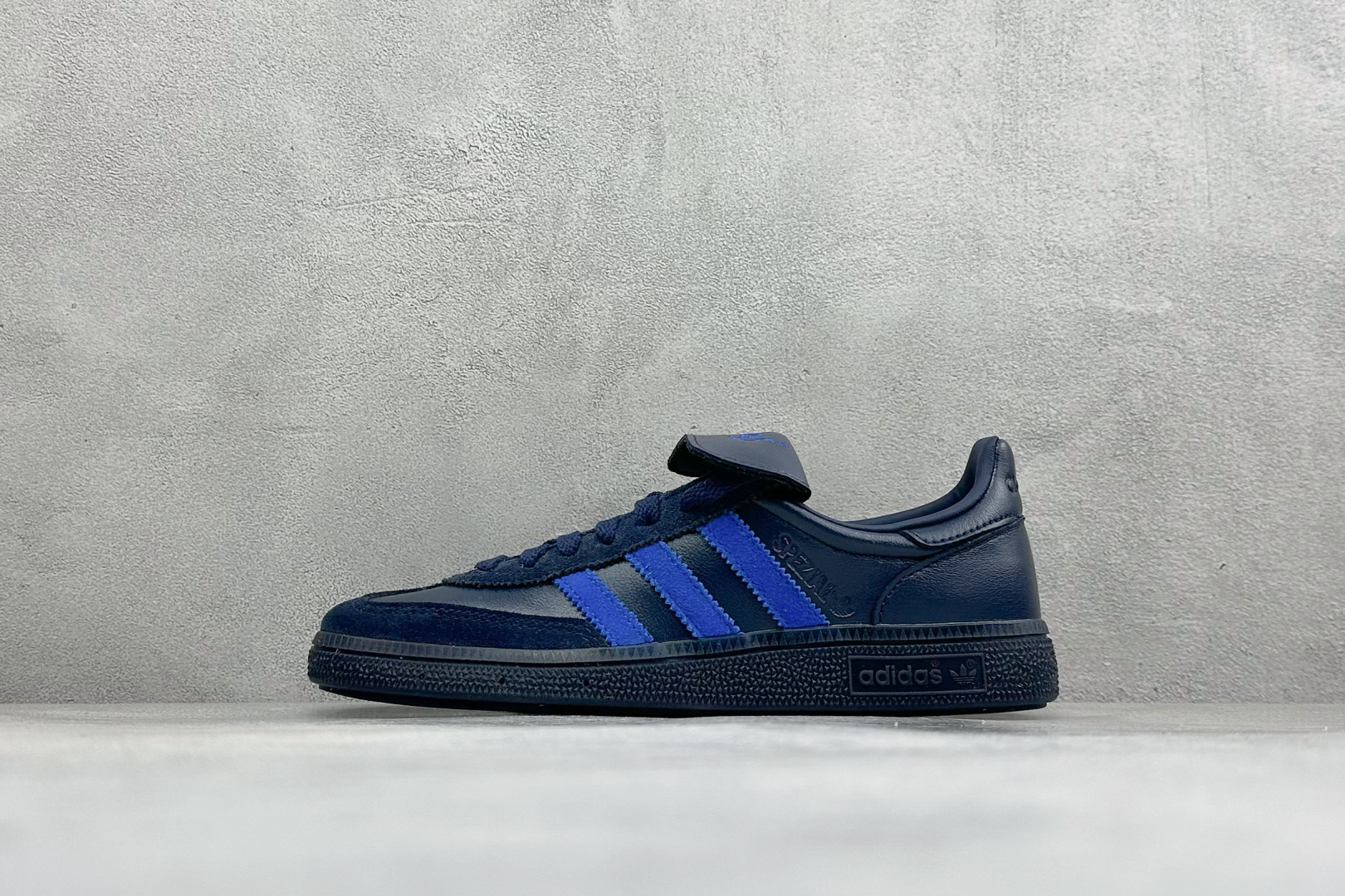 福利特价 Adidas Handball Spezial 麂皮阿迪经典复古休闲板鞋 #原厂原档案开发出品 皮料切割干净无 福利特价 Adidas Handball Spezial 麂皮阿迪经典复古休闲板鞋 #原厂原档案开发出品 皮料切割干净无