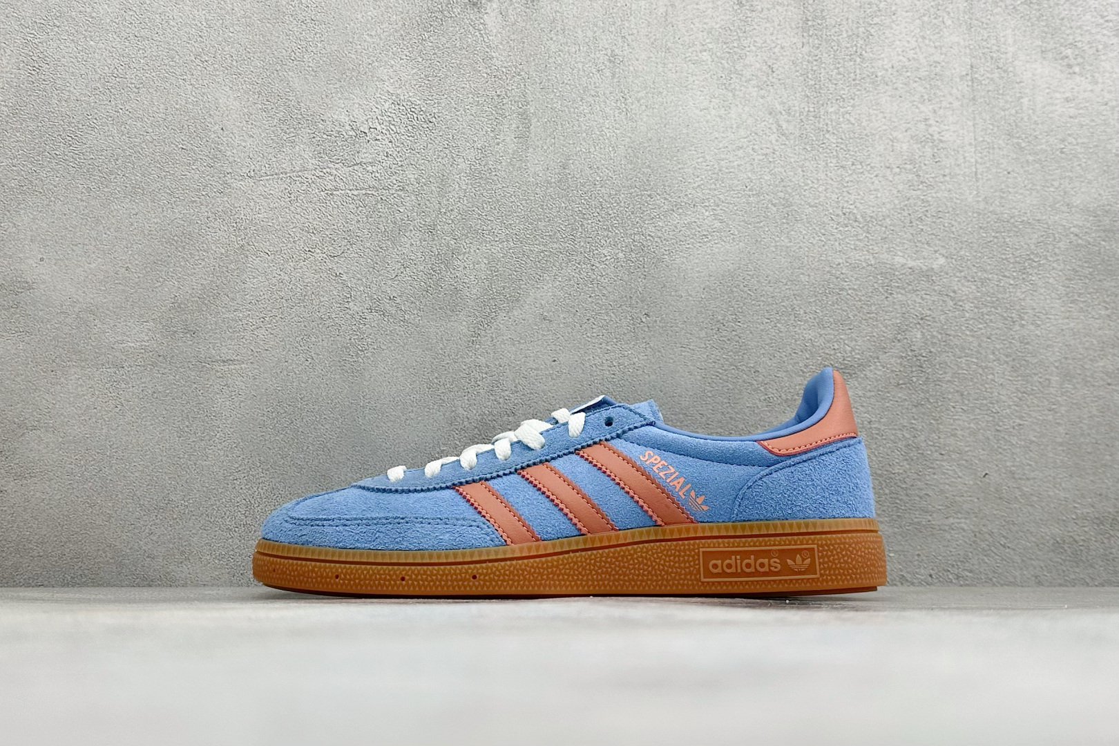 福利特价 Adidas Handball Spezial 麂皮阿迪经典复古休闲板鞋 #原厂原档案开发出品 皮料切割干净无 福利特价 Adidas Handball Spezial 麂皮阿迪经典复古休闲板鞋 #原厂原档案开发出品 皮料切割干净无