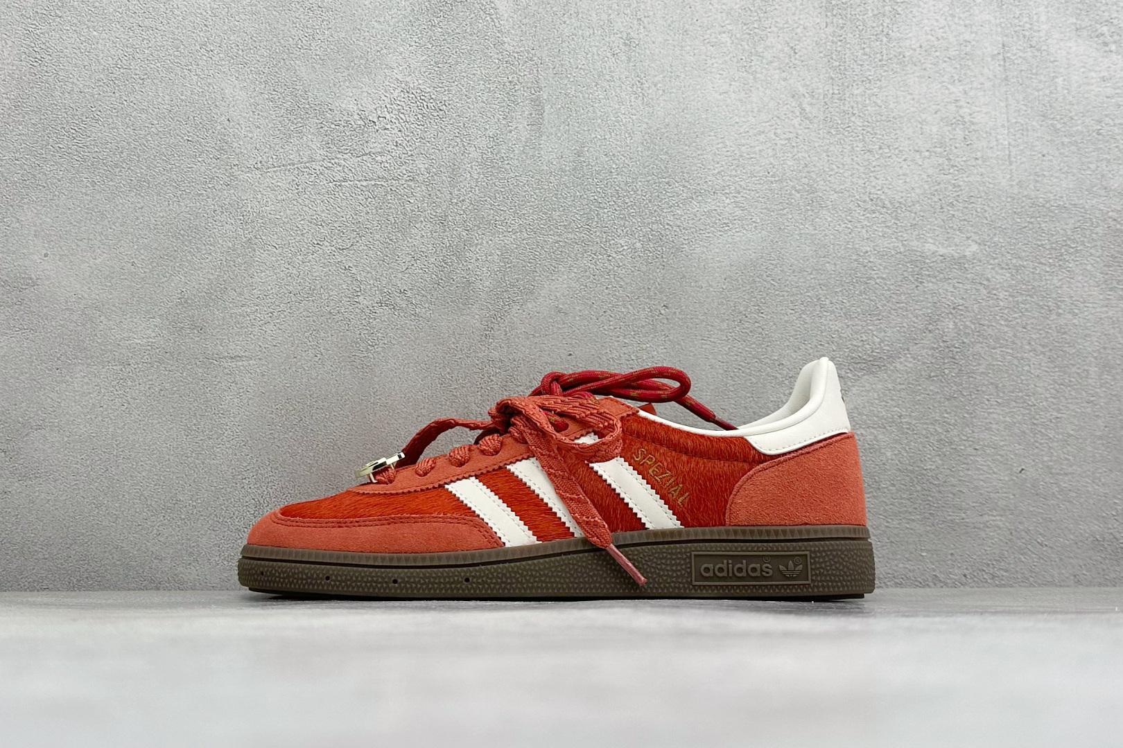 福利特价 Adidas Handball Spezial 麂皮阿迪经典复古休闲板鞋 #原厂原档案开发出品 皮料切割干净无 福利特价 Adidas Handball Spezial 麂皮阿迪经典复古休闲板鞋 #原厂原档案开发出品 皮料切割干净无