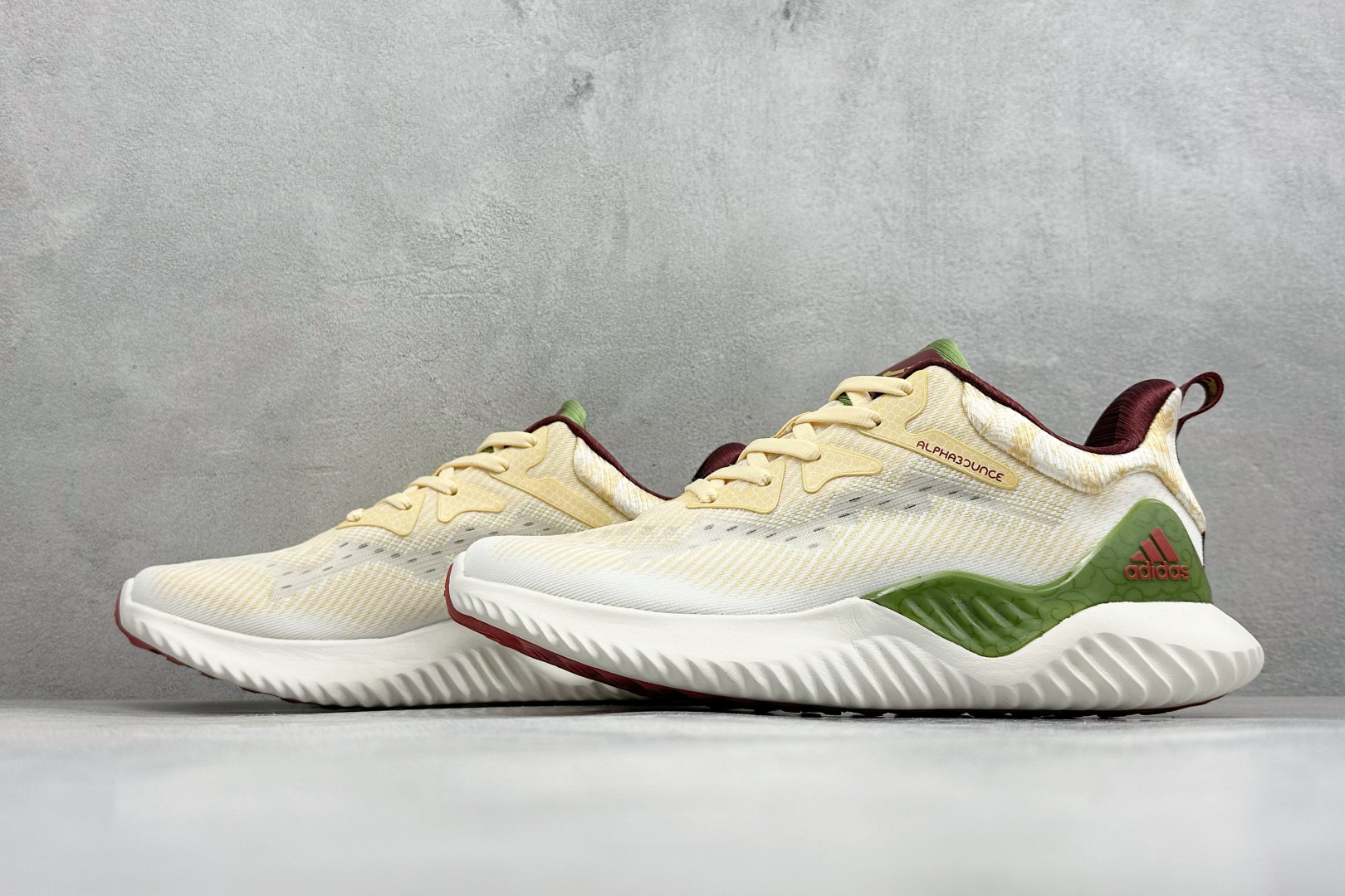 Adidas AlphaBounce Beyond M 阿迪耐磨透气防震跑步鞋 保暖弹力透气贾卡鞋面 正确高弹轻量 发泡