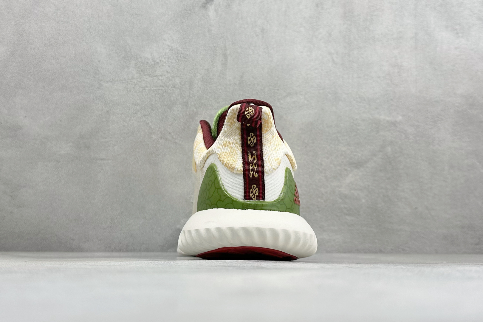 Adidas AlphaBounce Beyond M 阿迪耐磨透气防震跑步鞋 保暖弹力透气贾卡鞋面 正确高弹轻量 发泡
