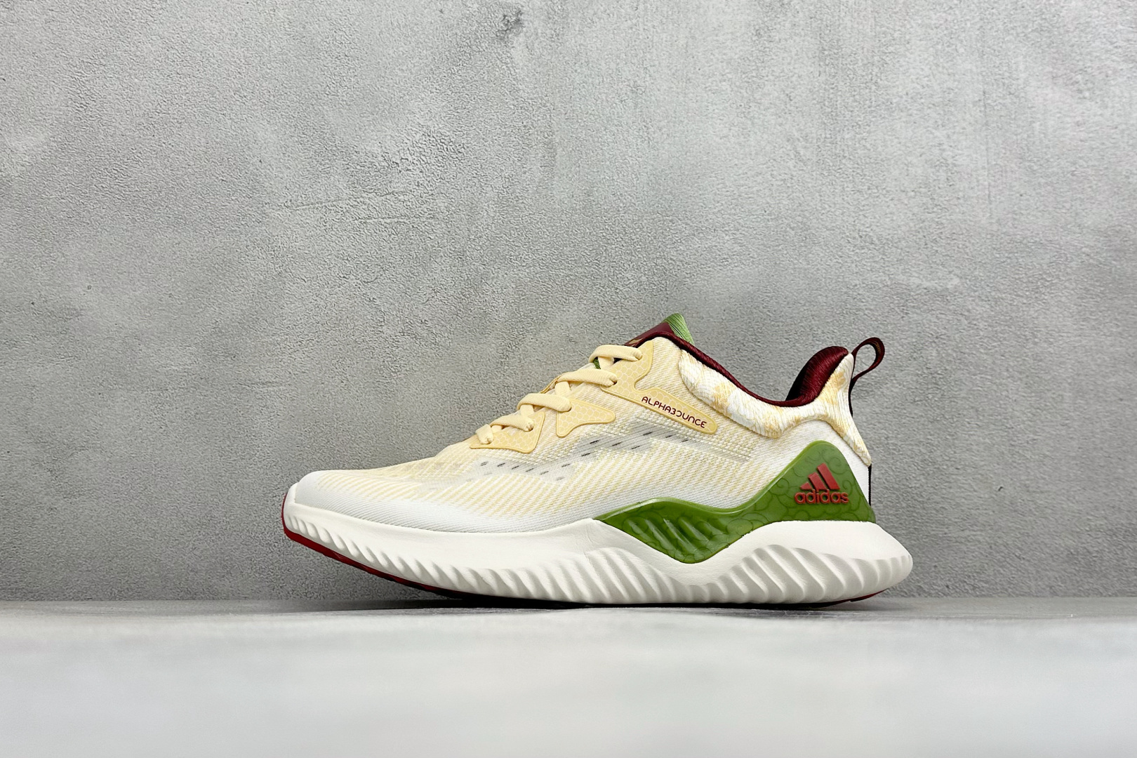 Adidas AlphaBounce Beyond M 阿迪耐磨透气防震跑步鞋 保暖弹力透气贾卡鞋面 正确高弹轻量 发泡