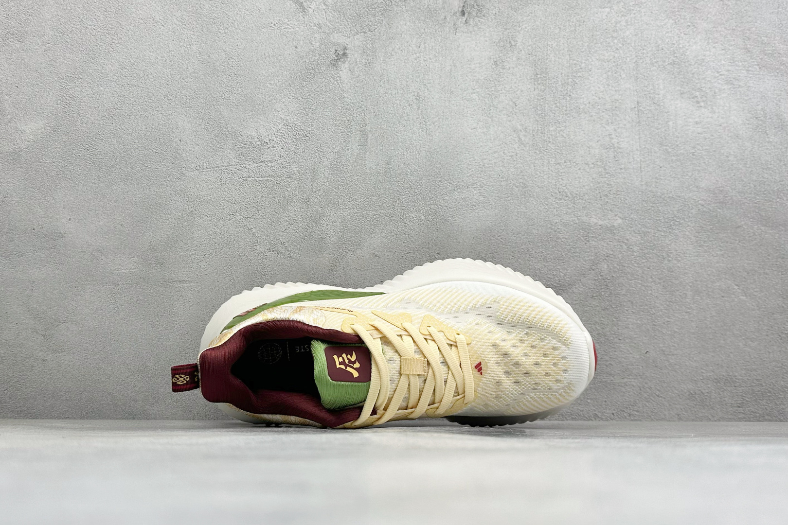 Adidas AlphaBounce Beyond M 阿迪耐磨透气防震跑步鞋 保暖弹力透气贾卡鞋面 正确高弹轻量 发泡