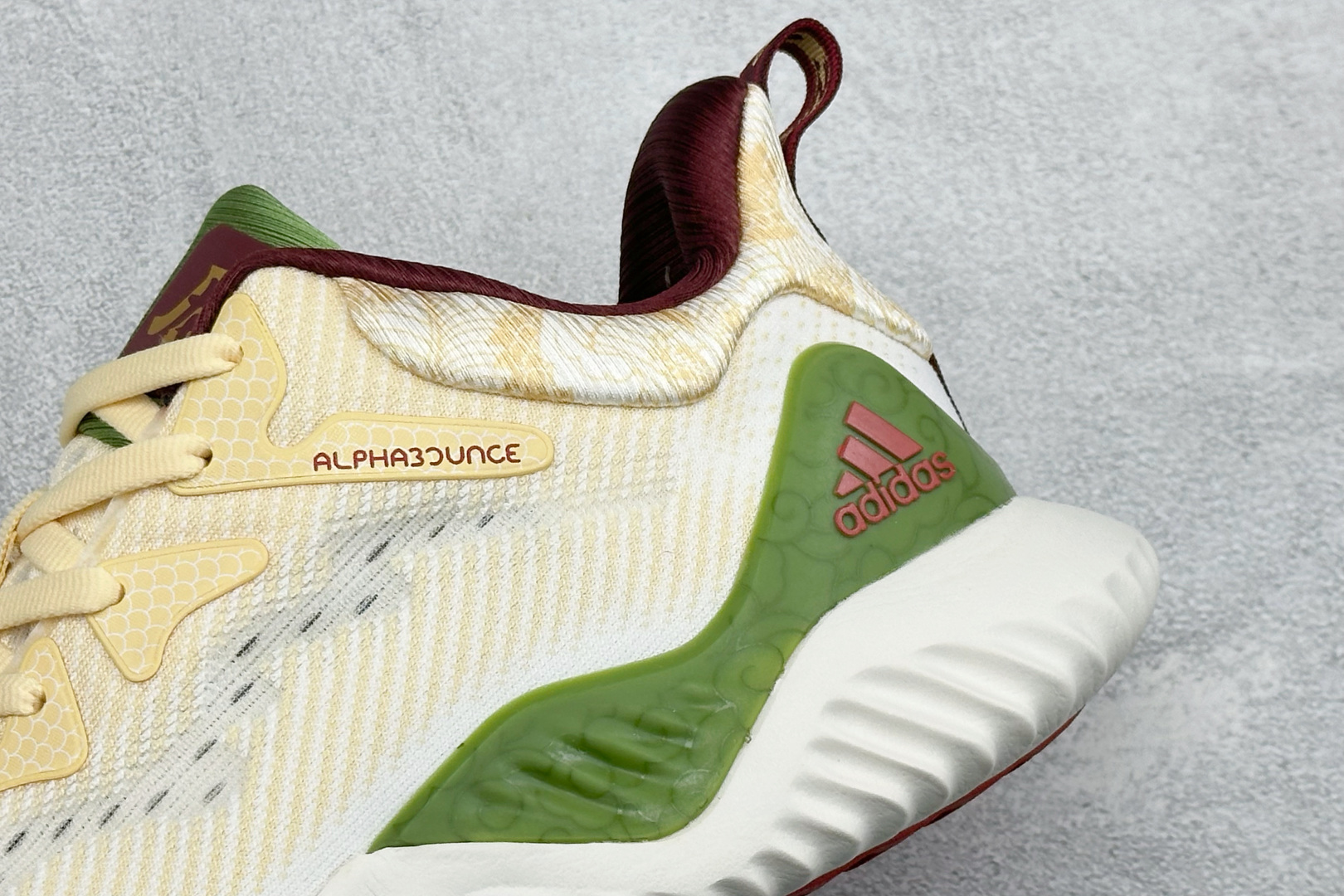 Adidas AlphaBounce Beyond M 阿迪耐磨透气防震跑步鞋 保暖弹力透气贾卡鞋面 正确高弹轻量 发泡
