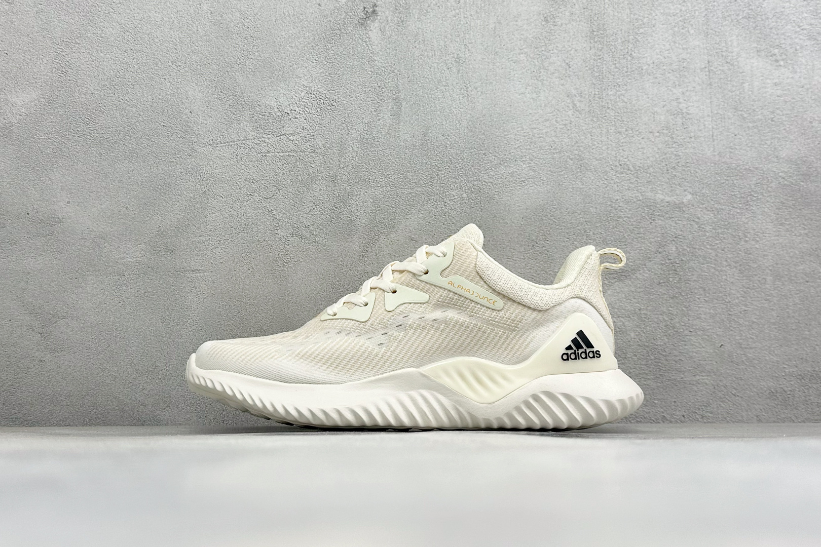 Adidas AlphaBounce Beyond M 阿迪耐磨透气防震跑步鞋 保暖弹力透气贾卡鞋面 正确高弹轻量 发泡 Adidas AlphaBounce Beyond M 阿迪耐磨透气防震跑步鞋 保暖弹力透气贾卡鞋面 正确高弹轻量 发泡
