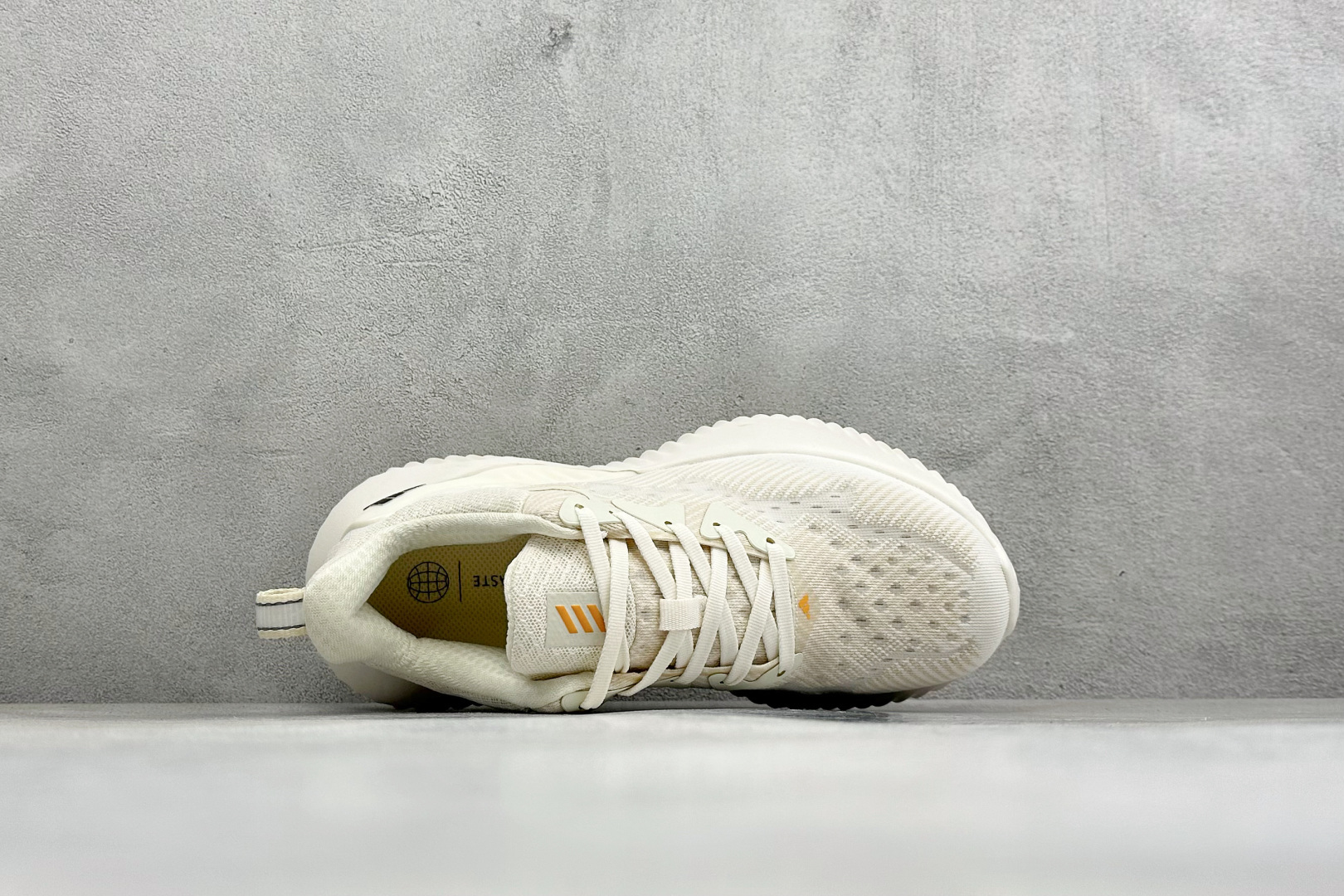 Adidas AlphaBounce Beyond M 阿迪耐磨透气防震跑步鞋 保暖弹力透气贾卡鞋面 正确高弹轻量 发泡 Adidas AlphaBounce Beyond M 阿迪耐磨透气防震跑步鞋 保暖弹力透气贾卡鞋面 正确高弹轻量 发泡