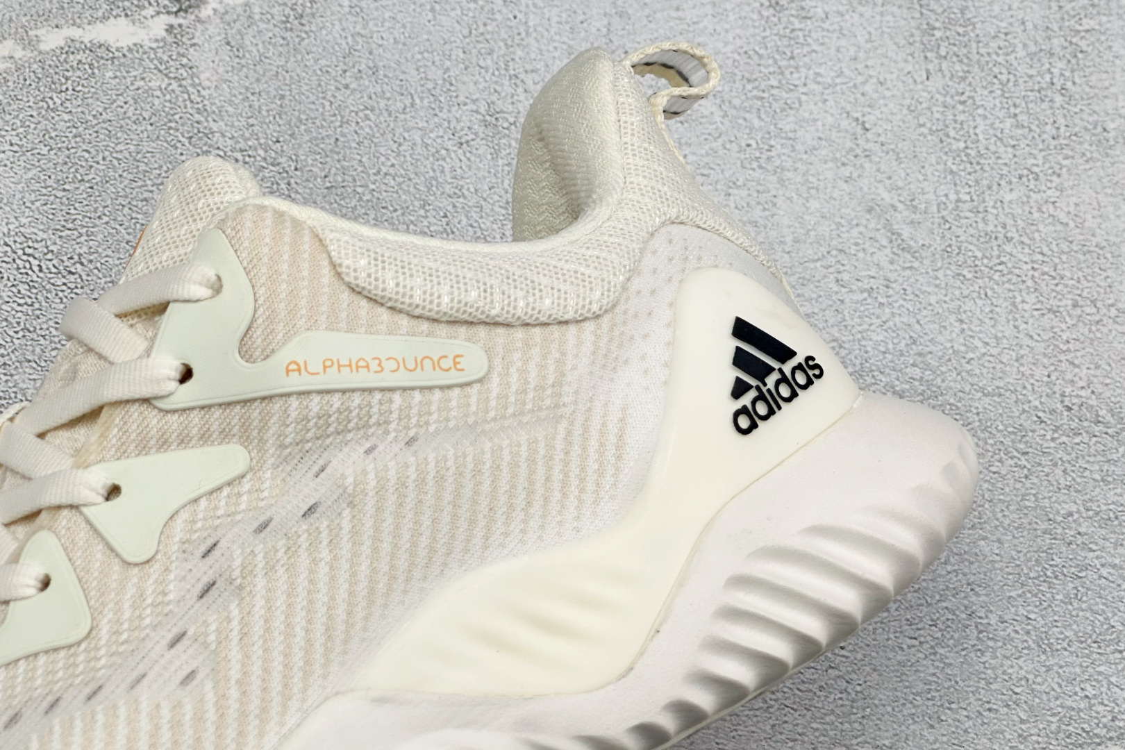 Adidas AlphaBounce Beyond M 阿迪耐磨透气防震跑步鞋 保暖弹力透气贾卡鞋面 正确高弹轻量 发泡 Adidas AlphaBounce Beyond M 阿迪耐磨透气防震跑步鞋 保暖弹力透气贾卡鞋面 正确高弹轻量 发泡