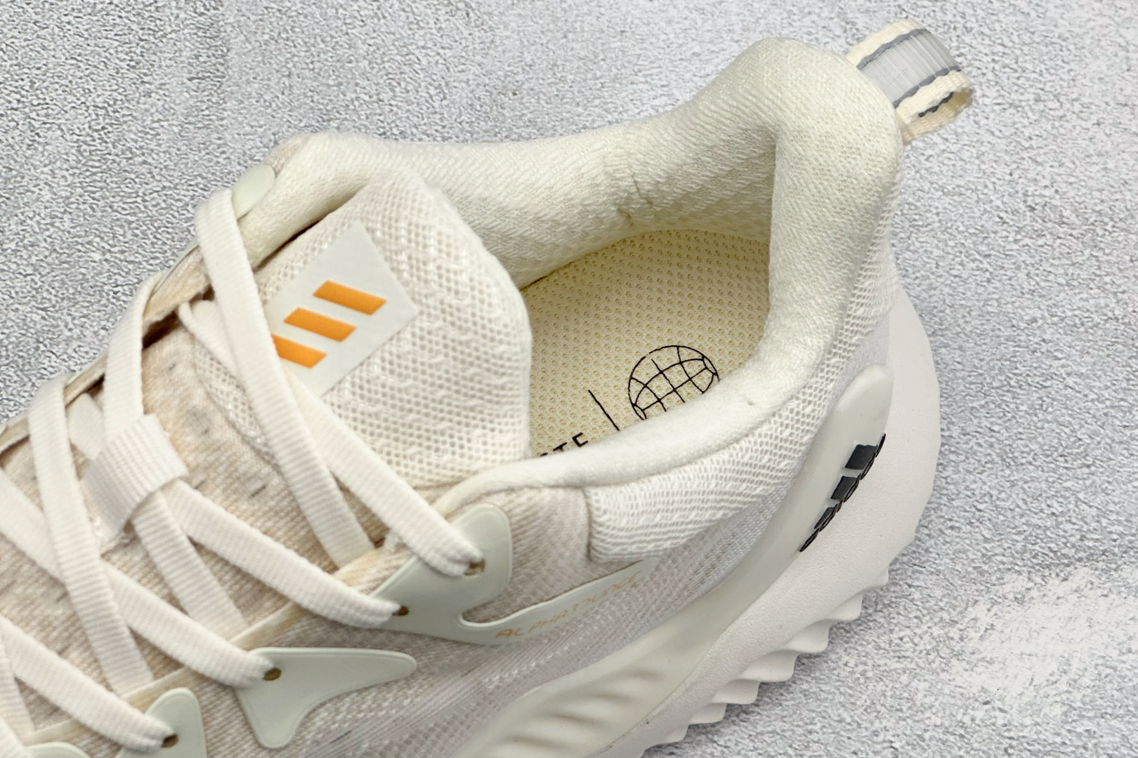 Adidas AlphaBounce Beyond M 阿迪耐磨透气防震跑步鞋 保暖弹力透气贾卡鞋面 正确高弹轻量 发泡 Adidas AlphaBounce Beyond M 阿迪耐磨透气防震跑步鞋 保暖弹力透气贾卡鞋面 正确高弹轻量 发泡