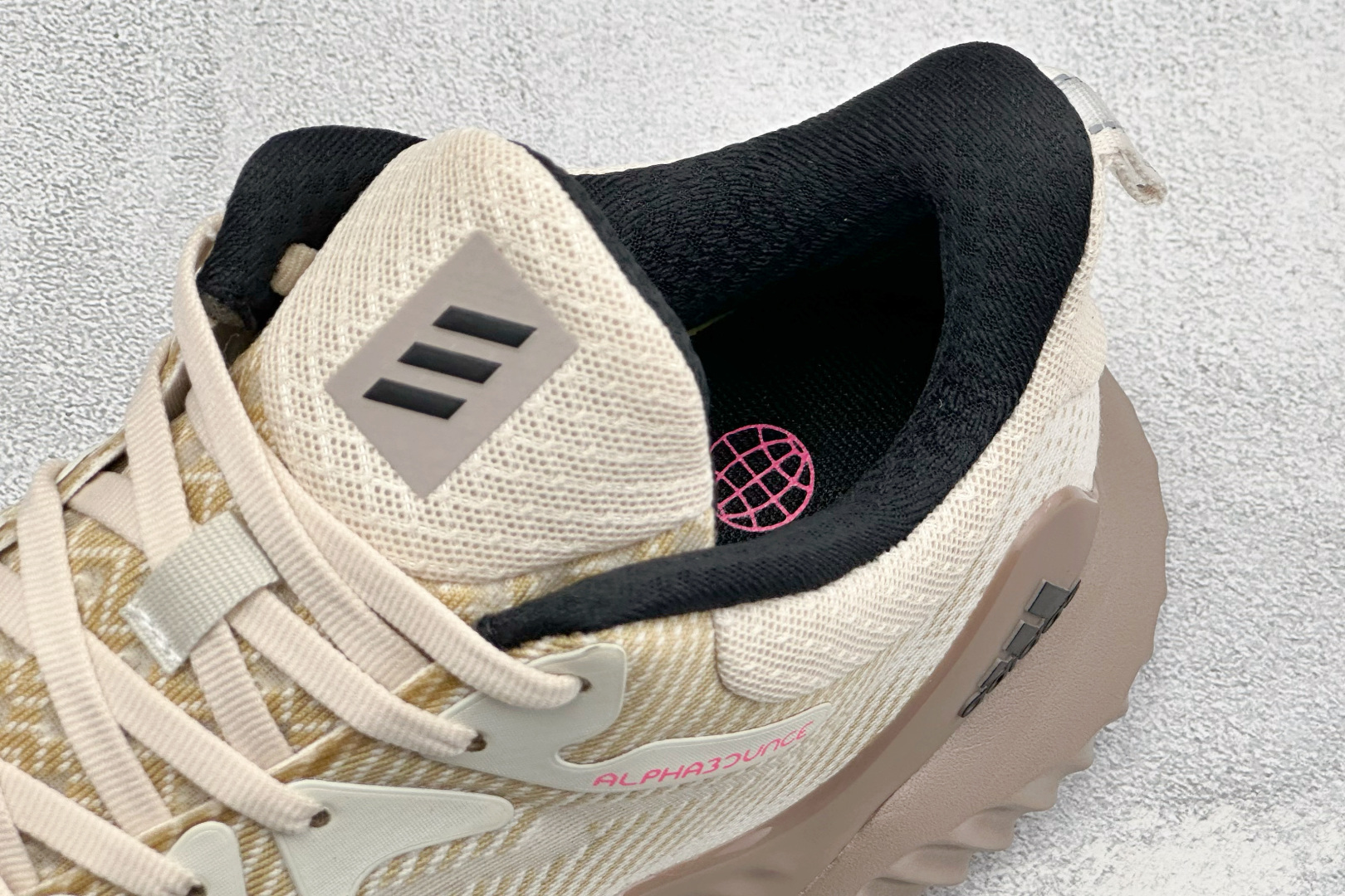 Adidas AlphaBounce Beyond M 阿迪耐磨透气防震跑步鞋 保暖弹力透气贾卡鞋面 正确高弹轻量 发泡 Adidas AlphaBounce Beyond M 阿迪耐磨透气防震跑步鞋 保暖弹力透气贾卡鞋面 正确高弹轻量 发泡