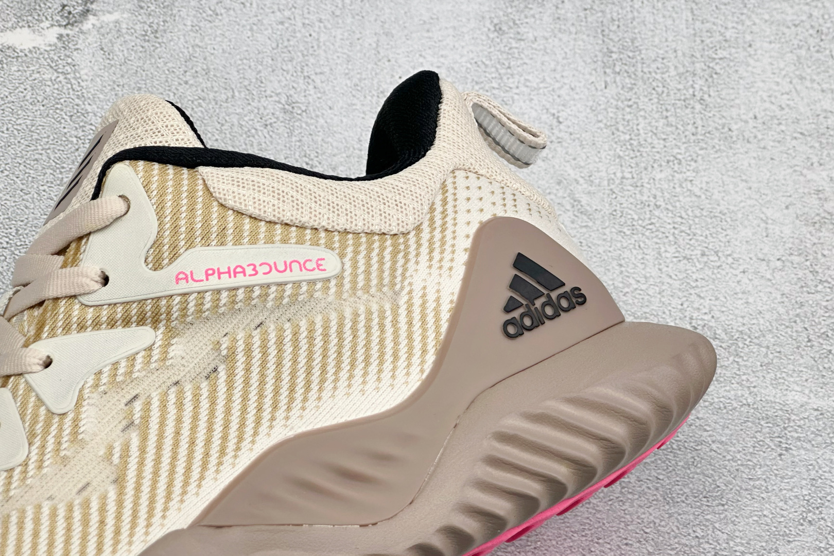 Adidas AlphaBounce Beyond M 阿迪耐磨透气防震跑步鞋 保暖弹力透气贾卡鞋面 正确高弹轻量 发泡 Adidas AlphaBounce Beyond M 阿迪耐磨透气防震跑步鞋 保暖弹力透气贾卡鞋面 正确高弹轻量 发泡