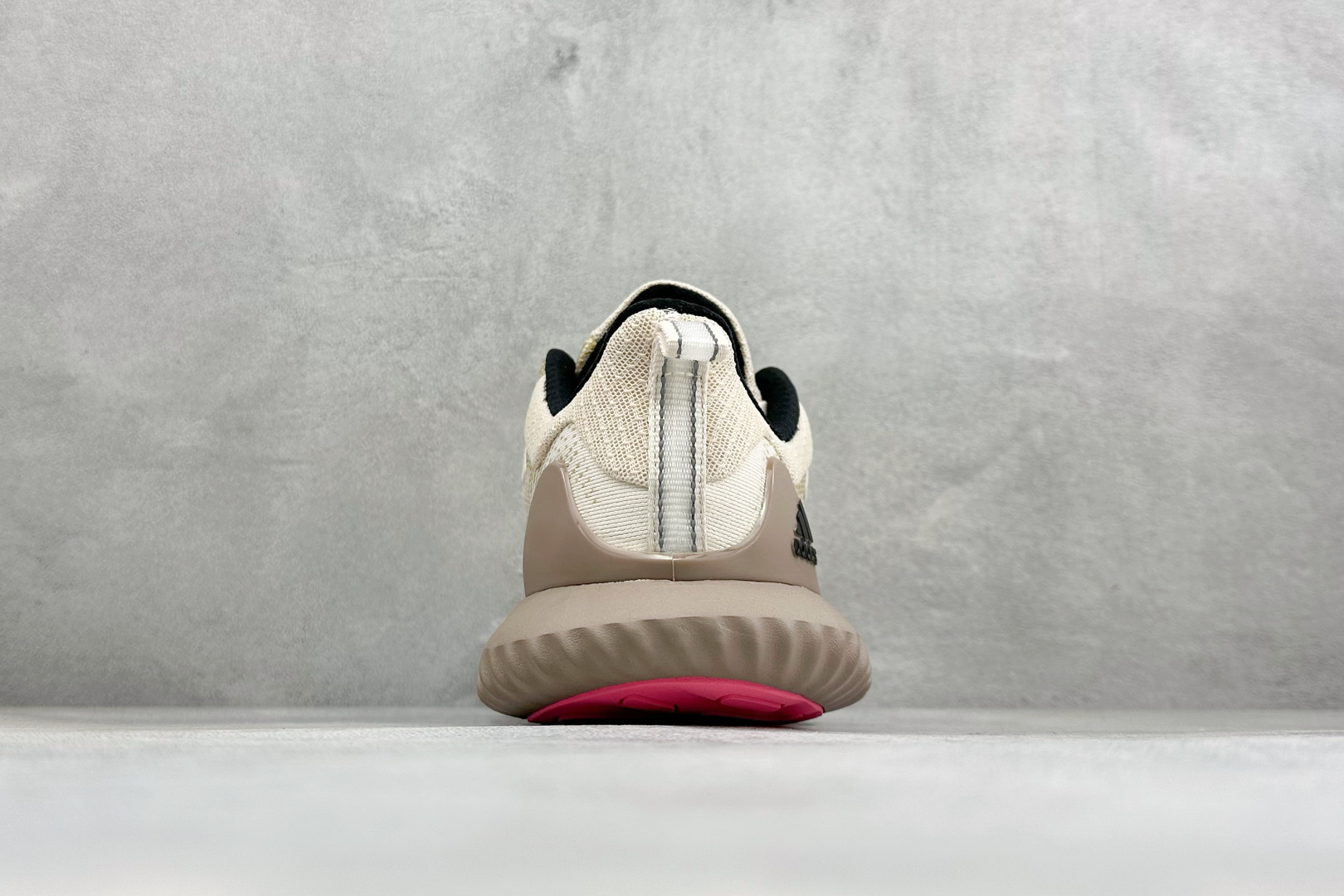 Adidas AlphaBounce Beyond M 阿迪耐磨透气防震跑步鞋 保暖弹力透气贾卡鞋面 正确高弹轻量 发泡 Adidas AlphaBounce Beyond M 阿迪耐磨透气防震跑步鞋 保暖弹力透气贾卡鞋面 正确高弹轻量 发泡