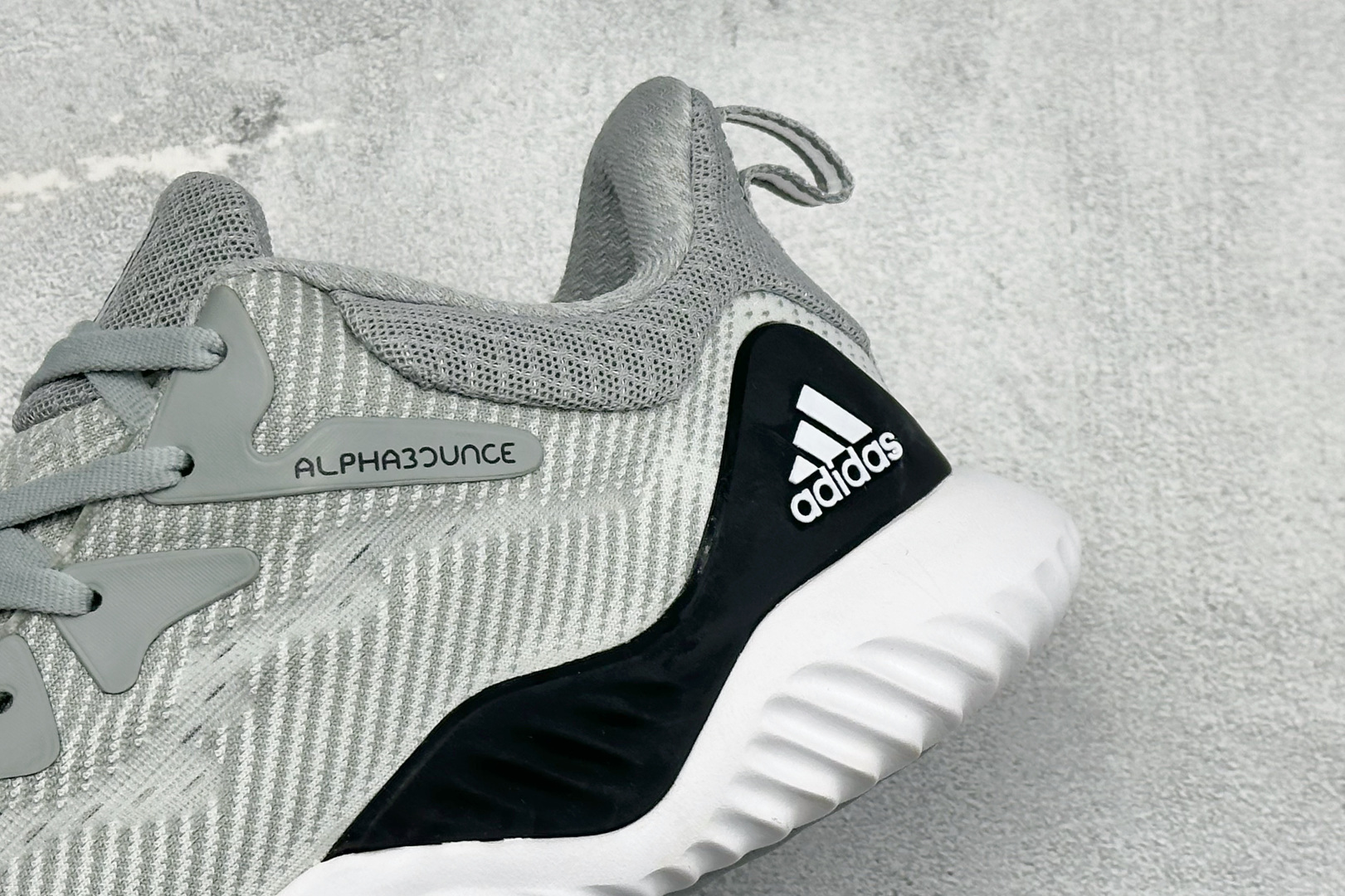 Adidas AlphaBounce Beyond M 阿迪耐磨透气防震跑步鞋 保暖弹力透气贾卡鞋面 正确高弹轻量 发泡