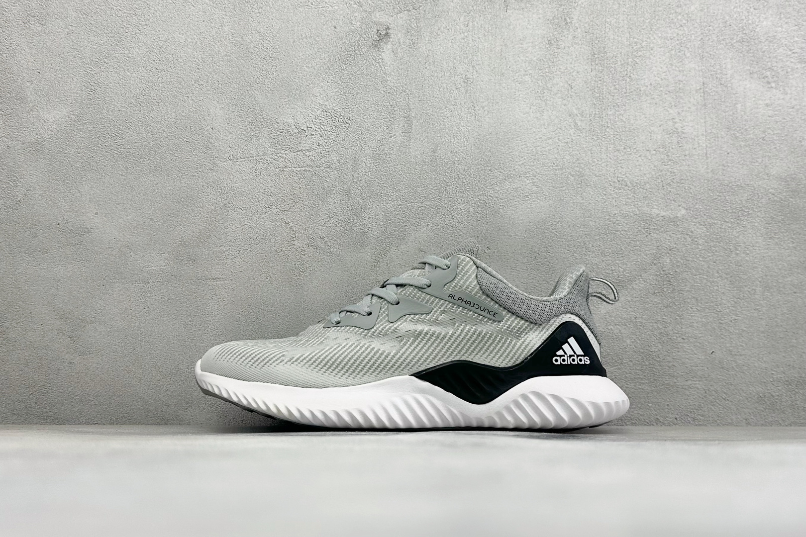 Adidas AlphaBounce Beyond M 阿迪耐磨透气防震跑步鞋 保暖弹力透气贾卡鞋面 正确高弹轻量 发泡