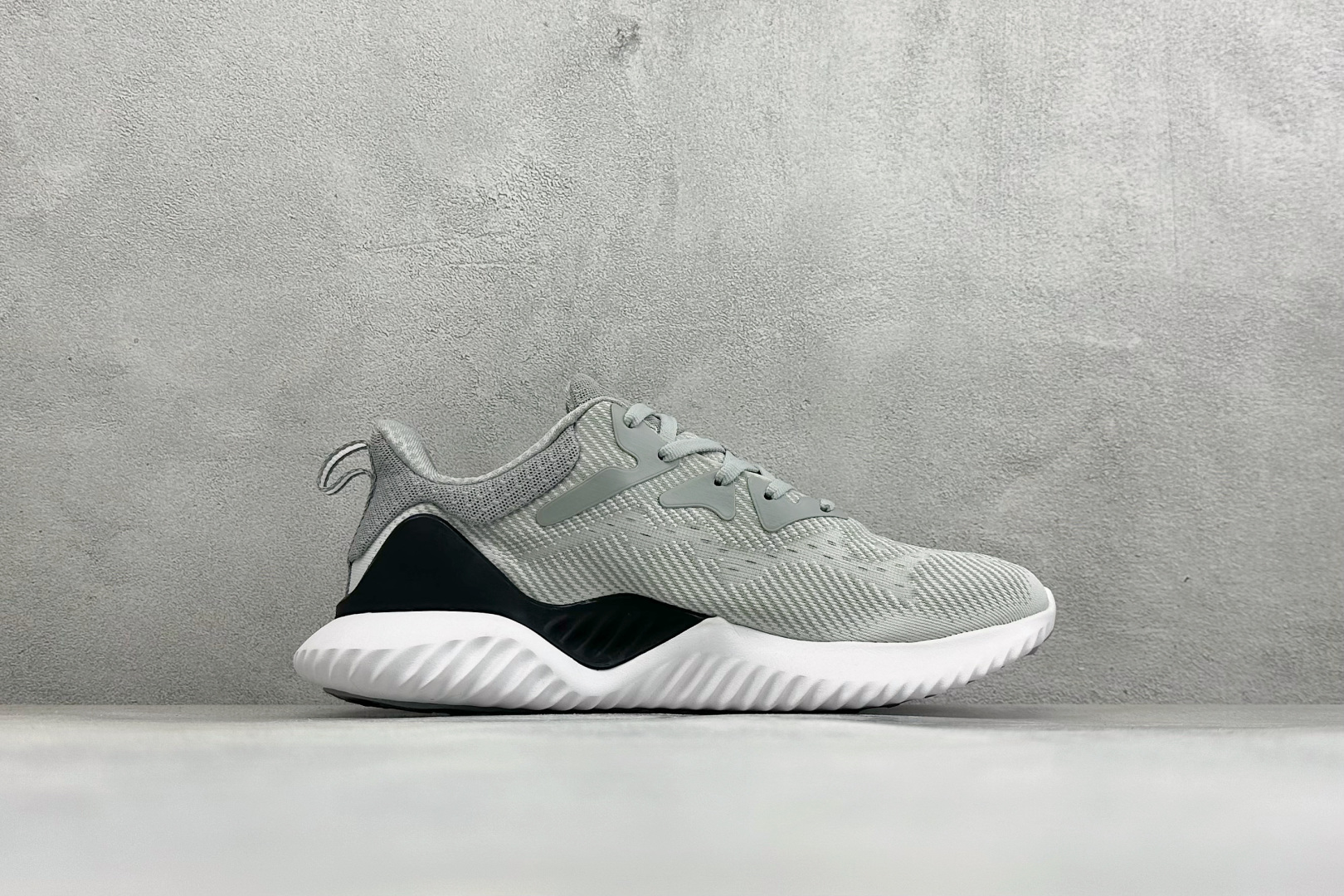 Adidas AlphaBounce Beyond M 阿迪耐磨透气防震跑步鞋 保暖弹力透气贾卡鞋面 正确高弹轻量 发泡