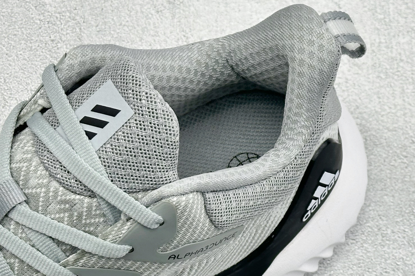 Adidas AlphaBounce Beyond M 阿迪耐磨透气防震跑步鞋 保暖弹力透气贾卡鞋面 正确高弹轻量 发泡